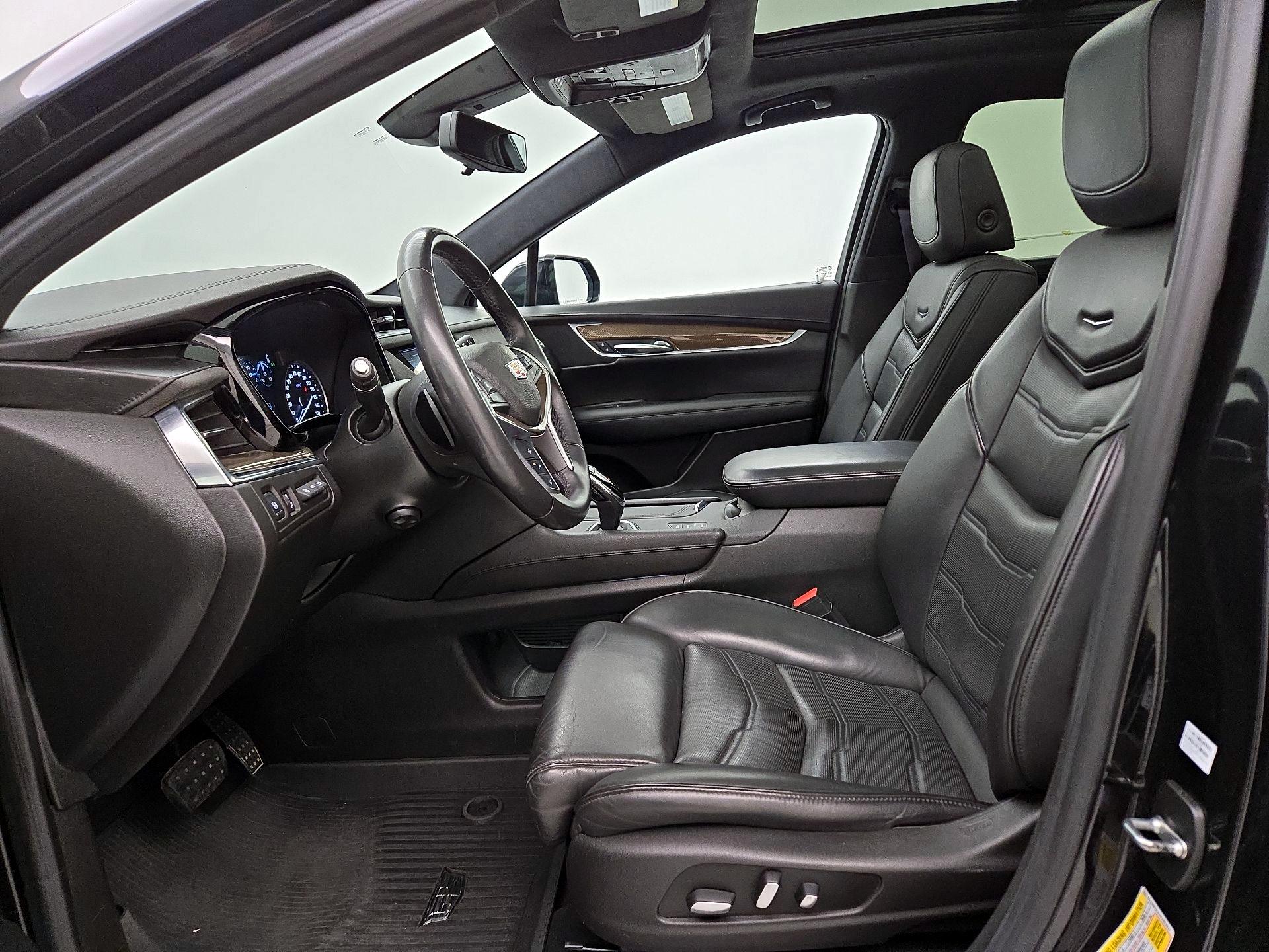 Thumbnail: 2017 Cadillac XT5 - 11