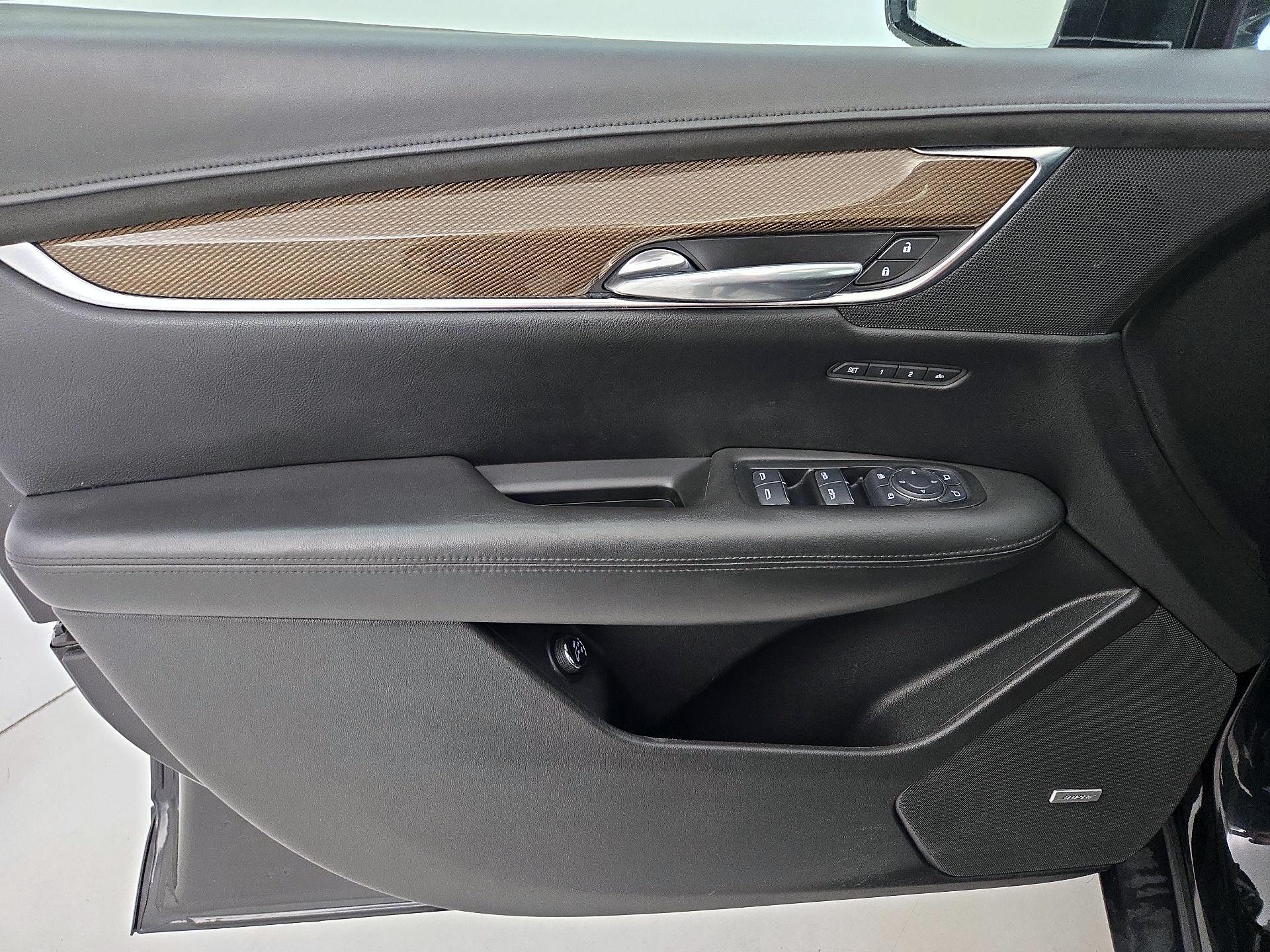 Thumbnail: 2017 Cadillac XT5 - 12