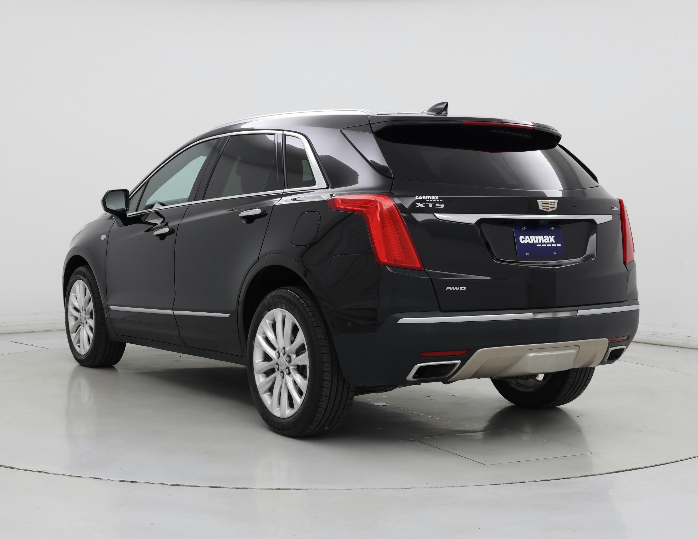 Thumbnail: 2017 Cadillac XT5 - 2