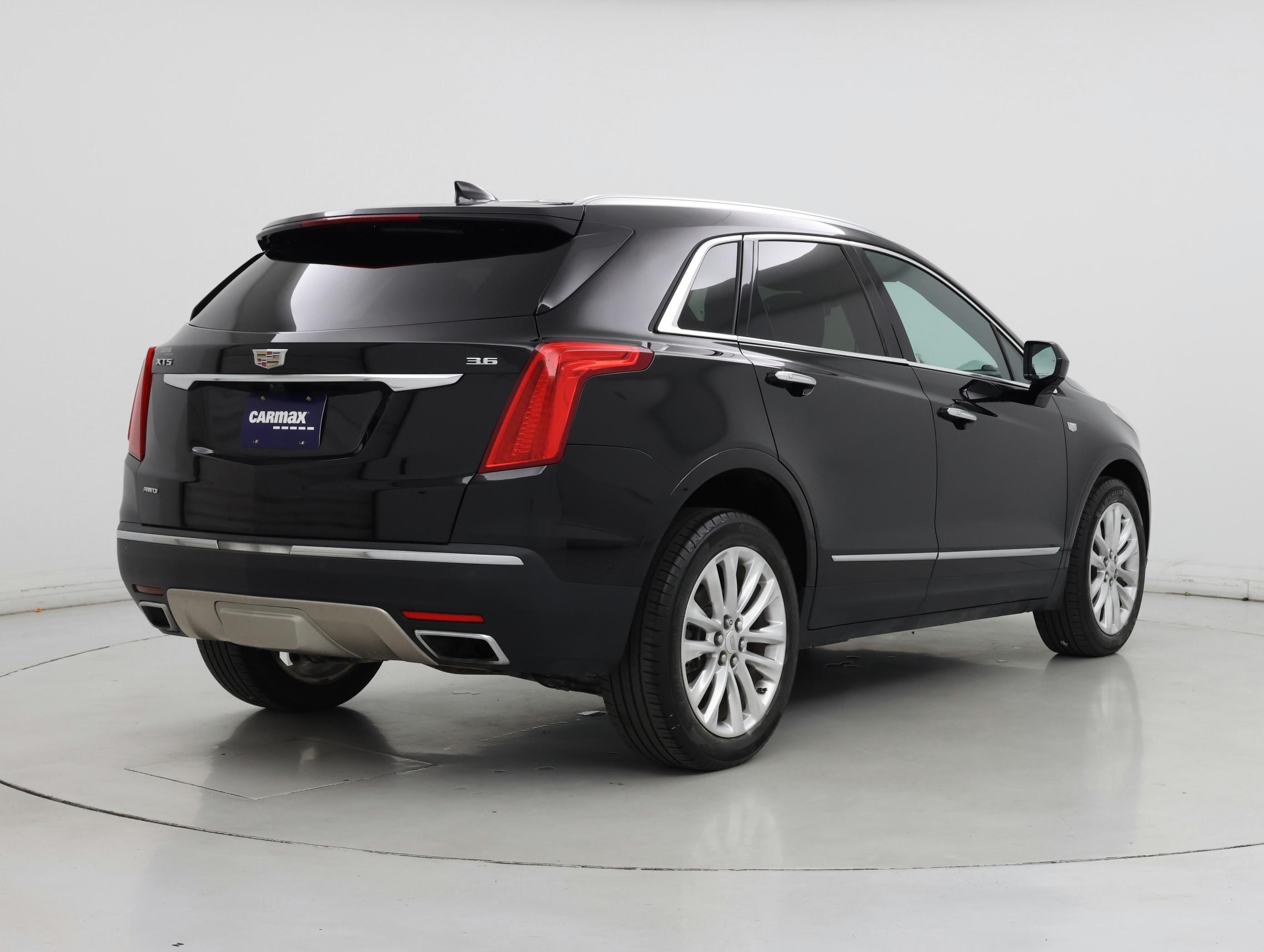 Thumbnail: 2017 Cadillac XT5 - 8