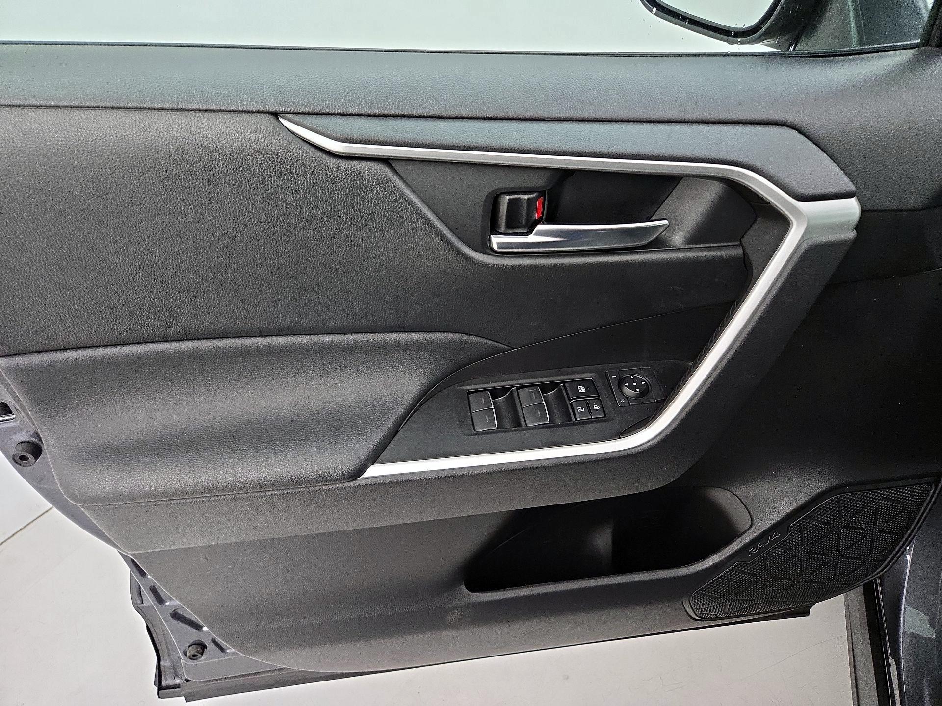 Thumbnail: 2022 Toyota RAV4 - 12