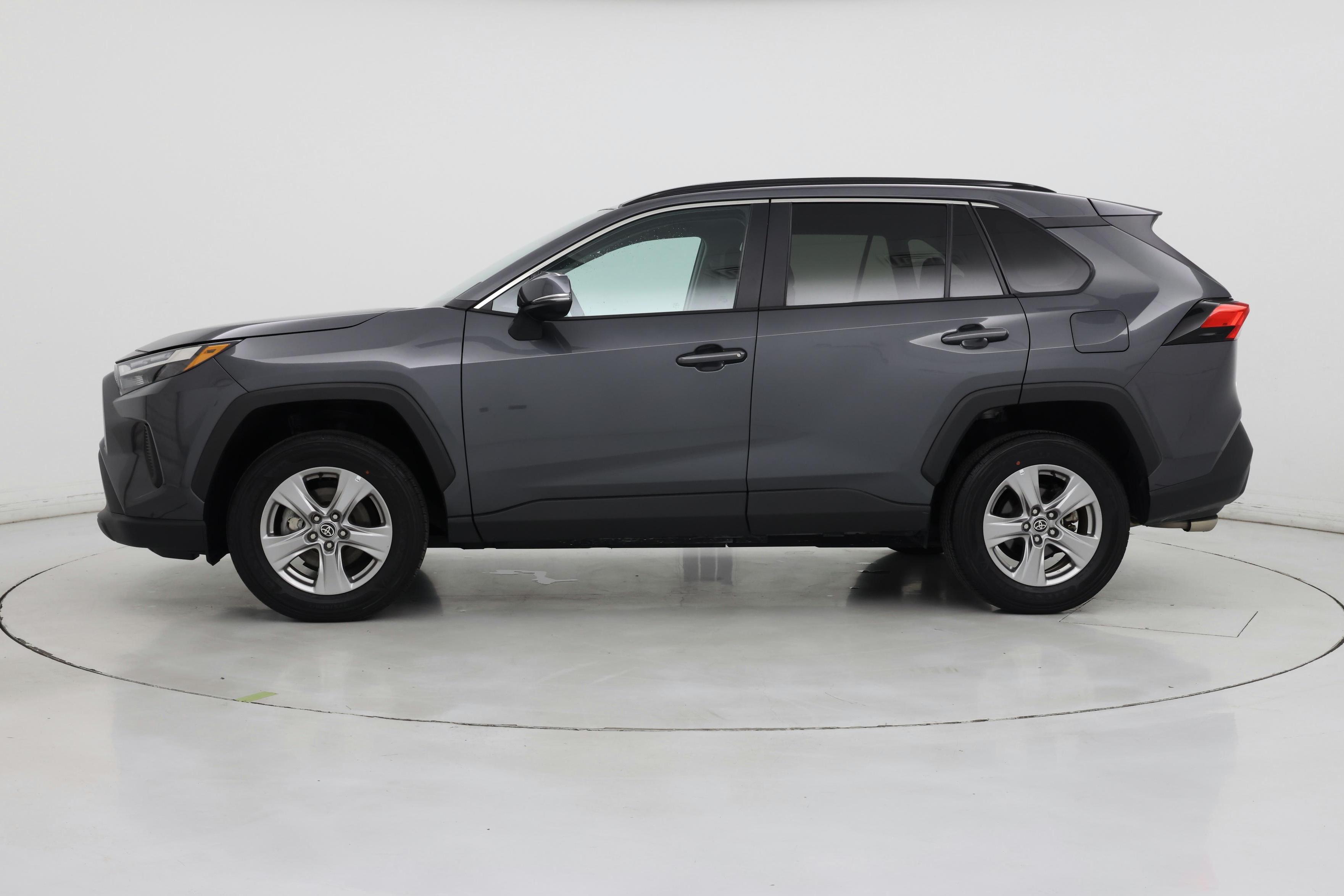 Thumbnail: 2022 Toyota RAV4 - 3