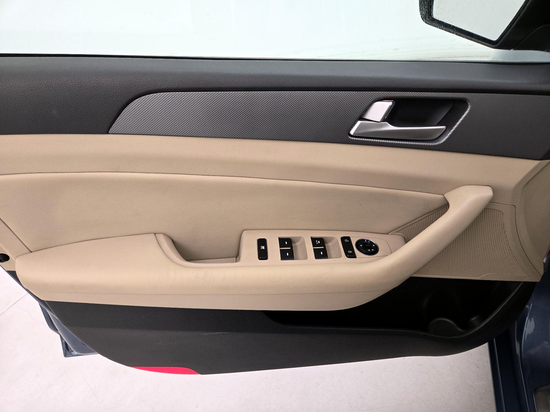 Thumbnail: 2015 Hyundai Sonata - 12