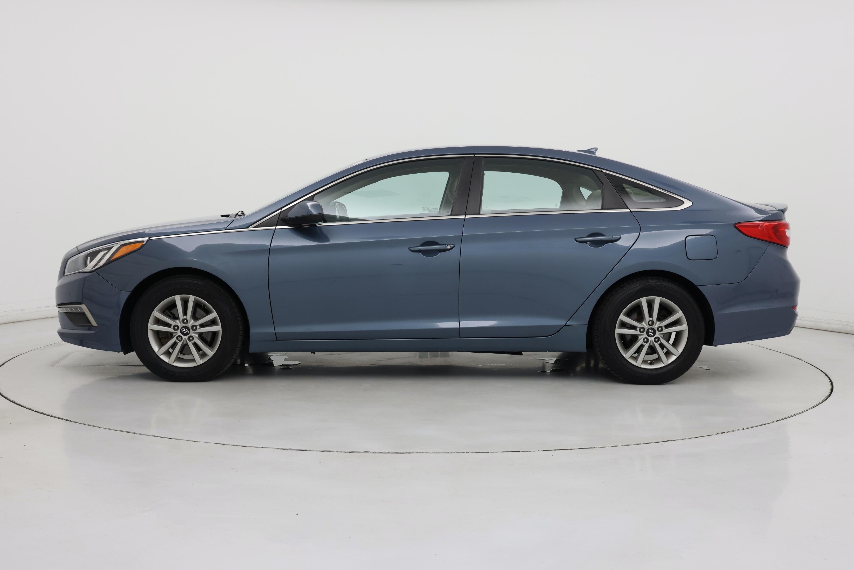 Thumbnail: 2015 Hyundai Sonata - 3