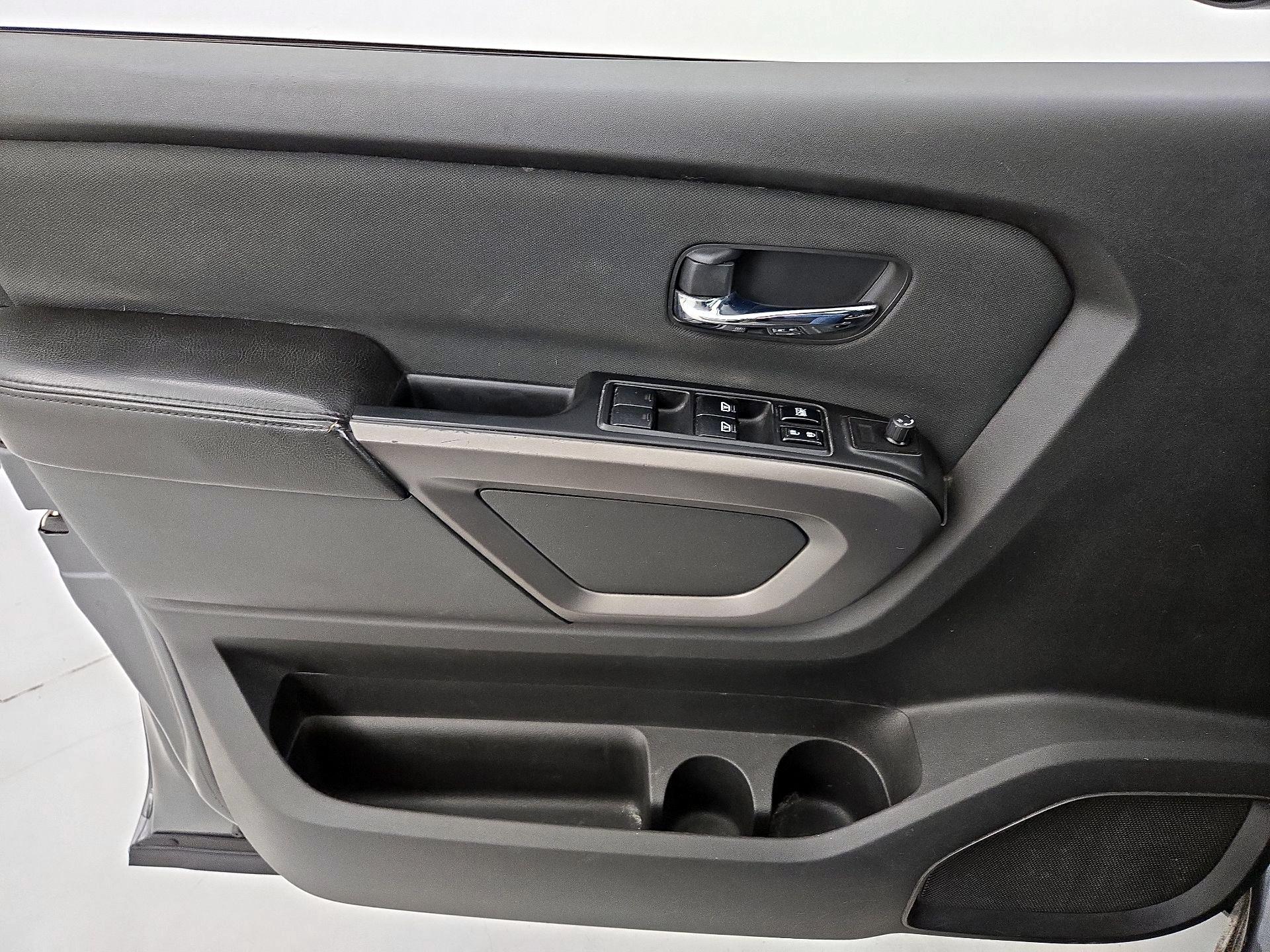 Thumbnail: 2015 Nissan Titan - 12