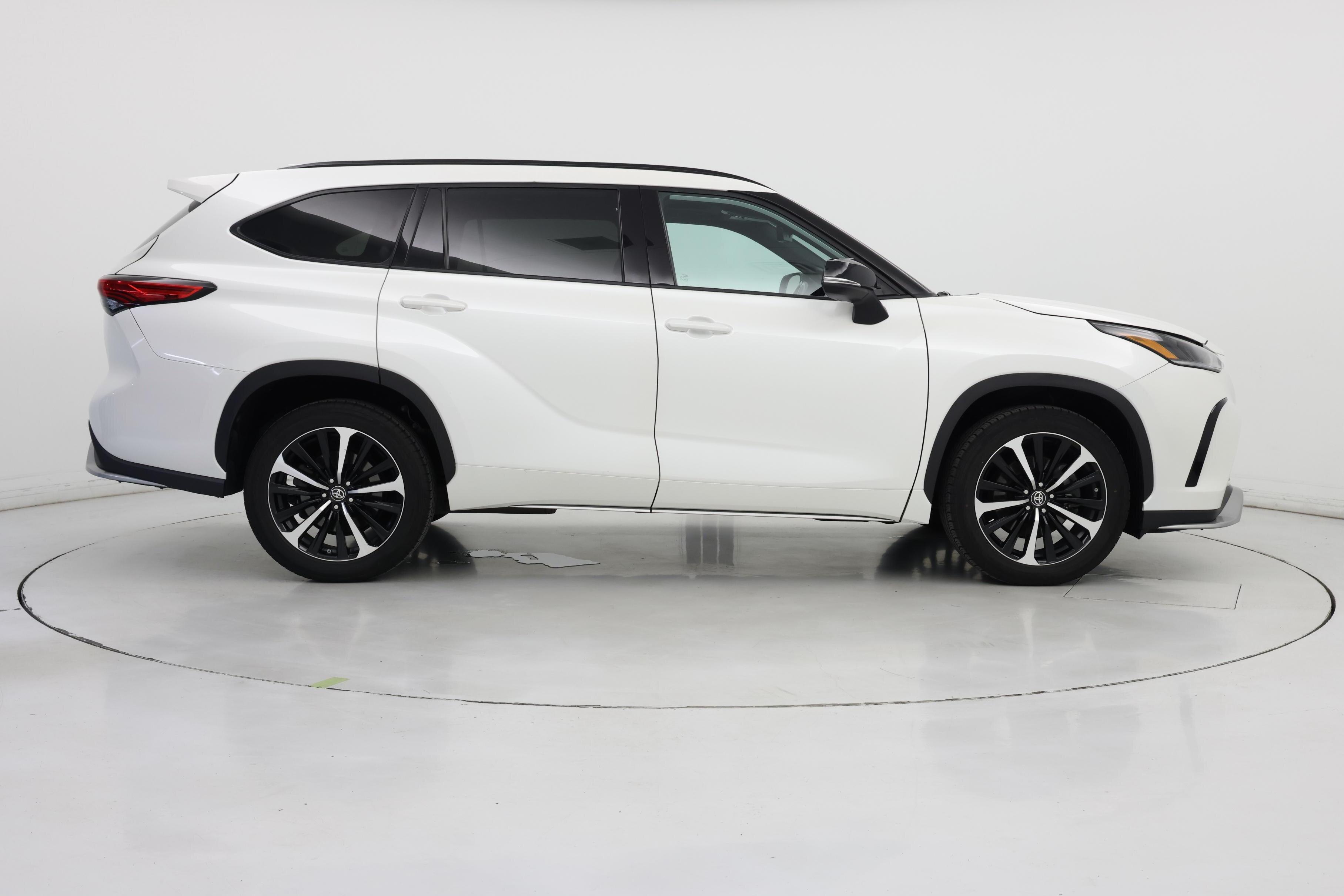 Thumbnail: 2021 Toyota Highlander - 7