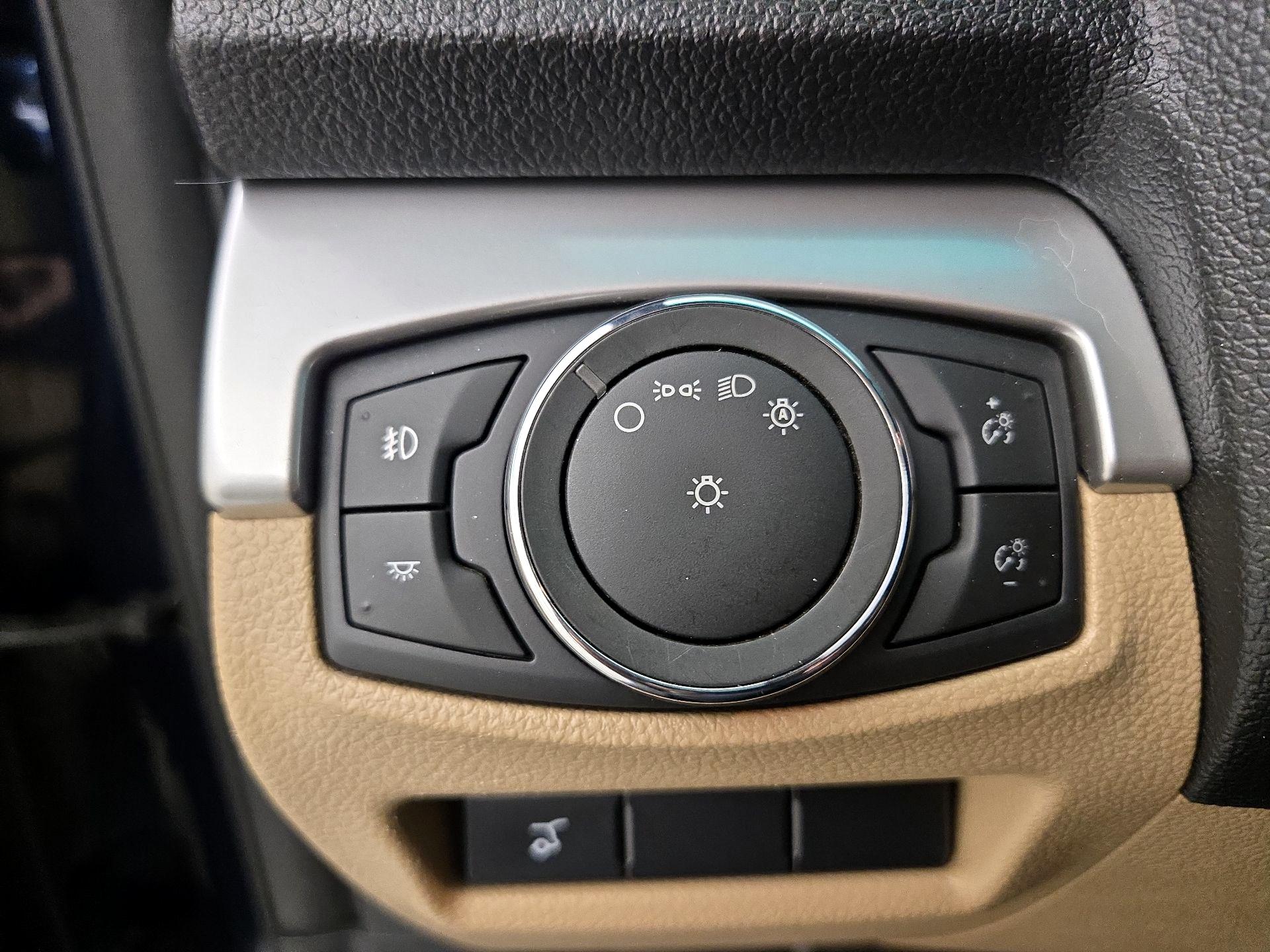 Thumbnail: 2016 Ford Explorer - 13