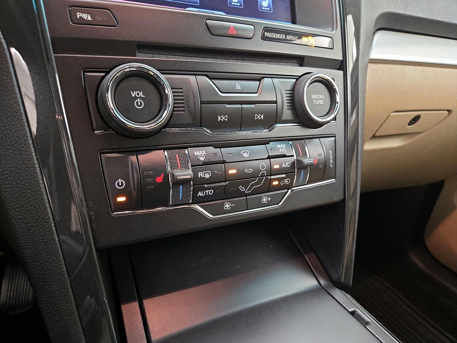 Thumbnail: 2016 Ford Explorer - 17
