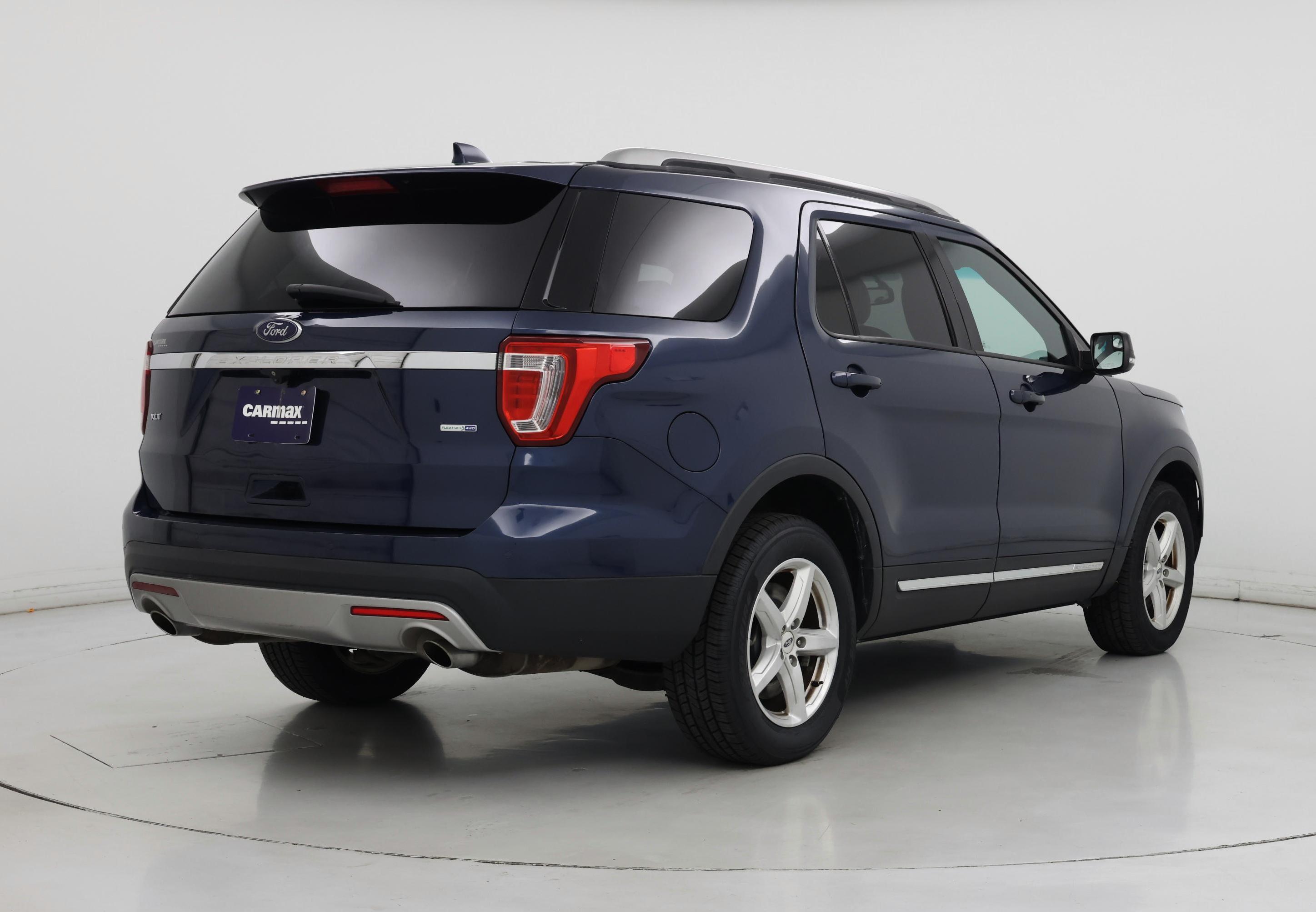 Thumbnail: 2016 Ford Explorer - 8