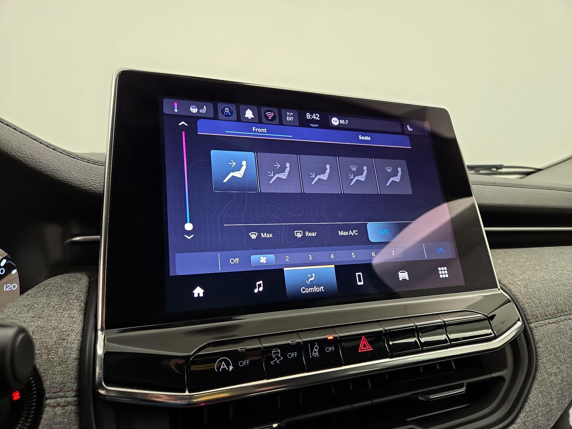 Thumbnail: 2022 Jeep Compass - 16