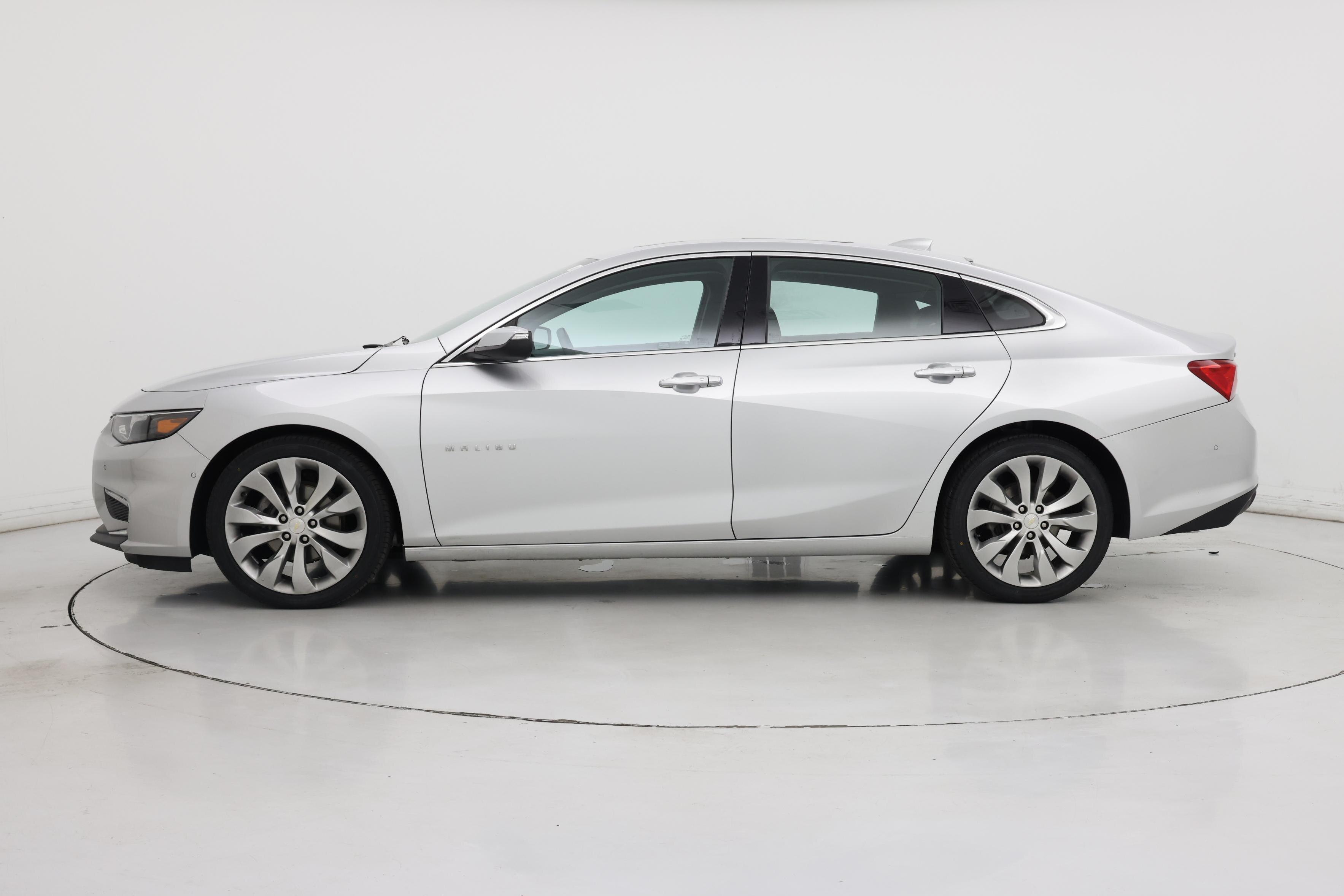 Thumbnail: 2017 Chevrolet Malibu - 3