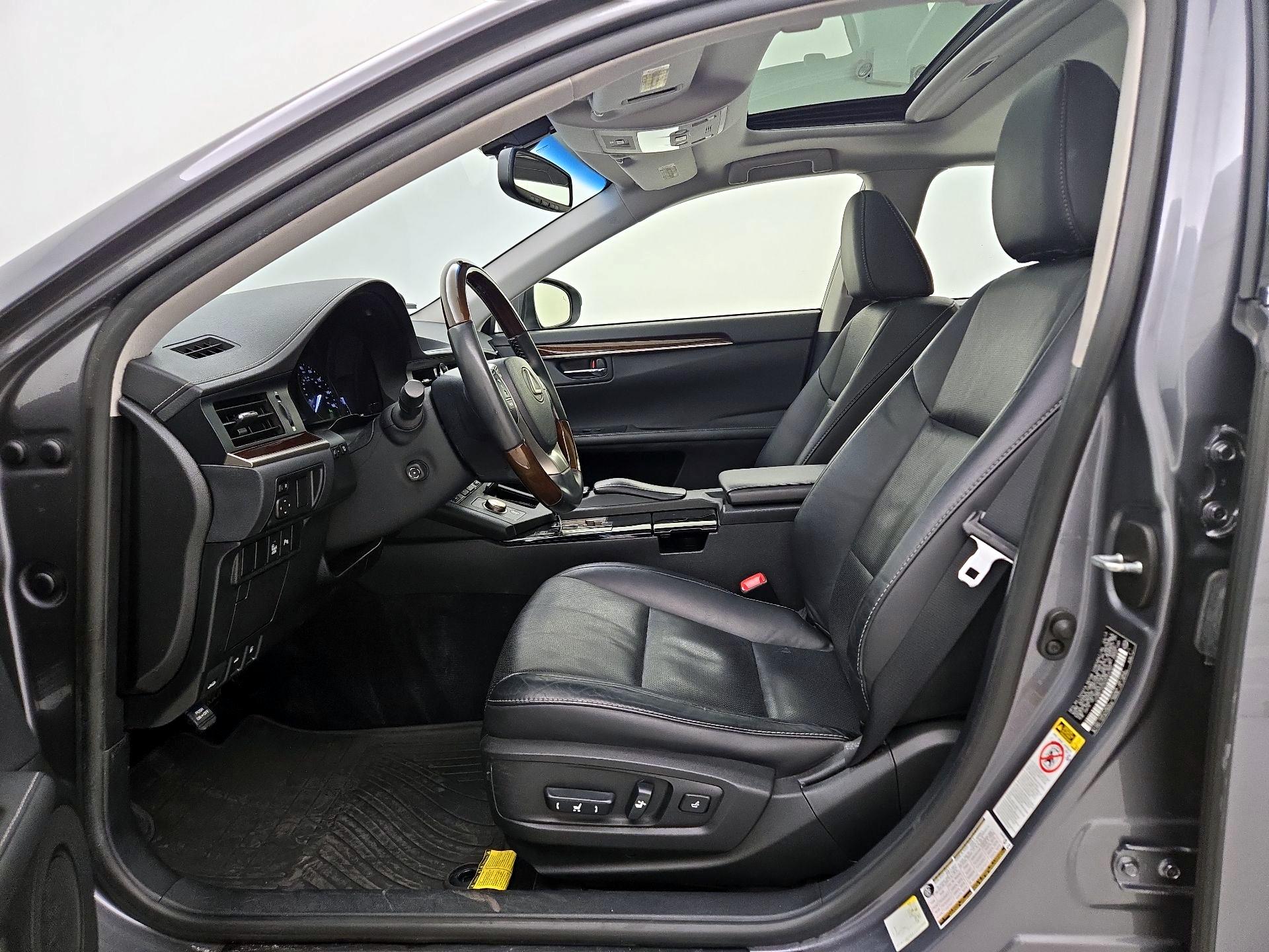 Thumbnail: 2013 Lexus ES - 11