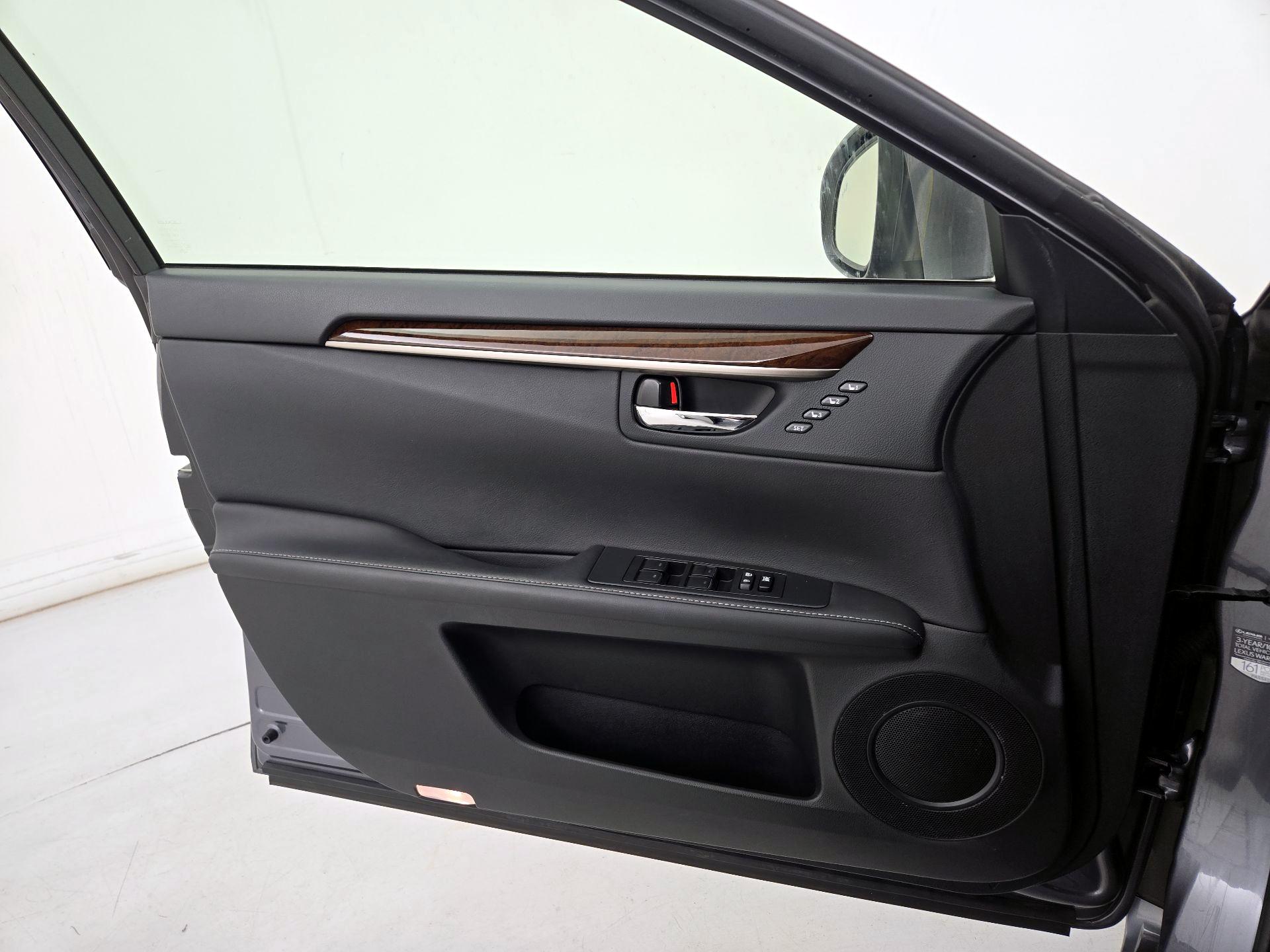 Thumbnail: 2013 Lexus ES - 12