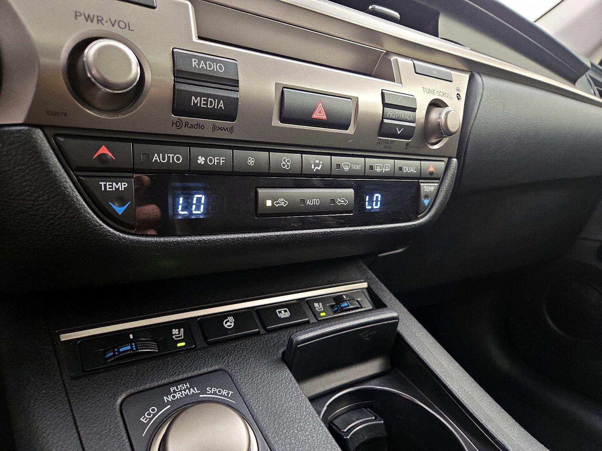 Thumbnail: 2013 Lexus ES - 17