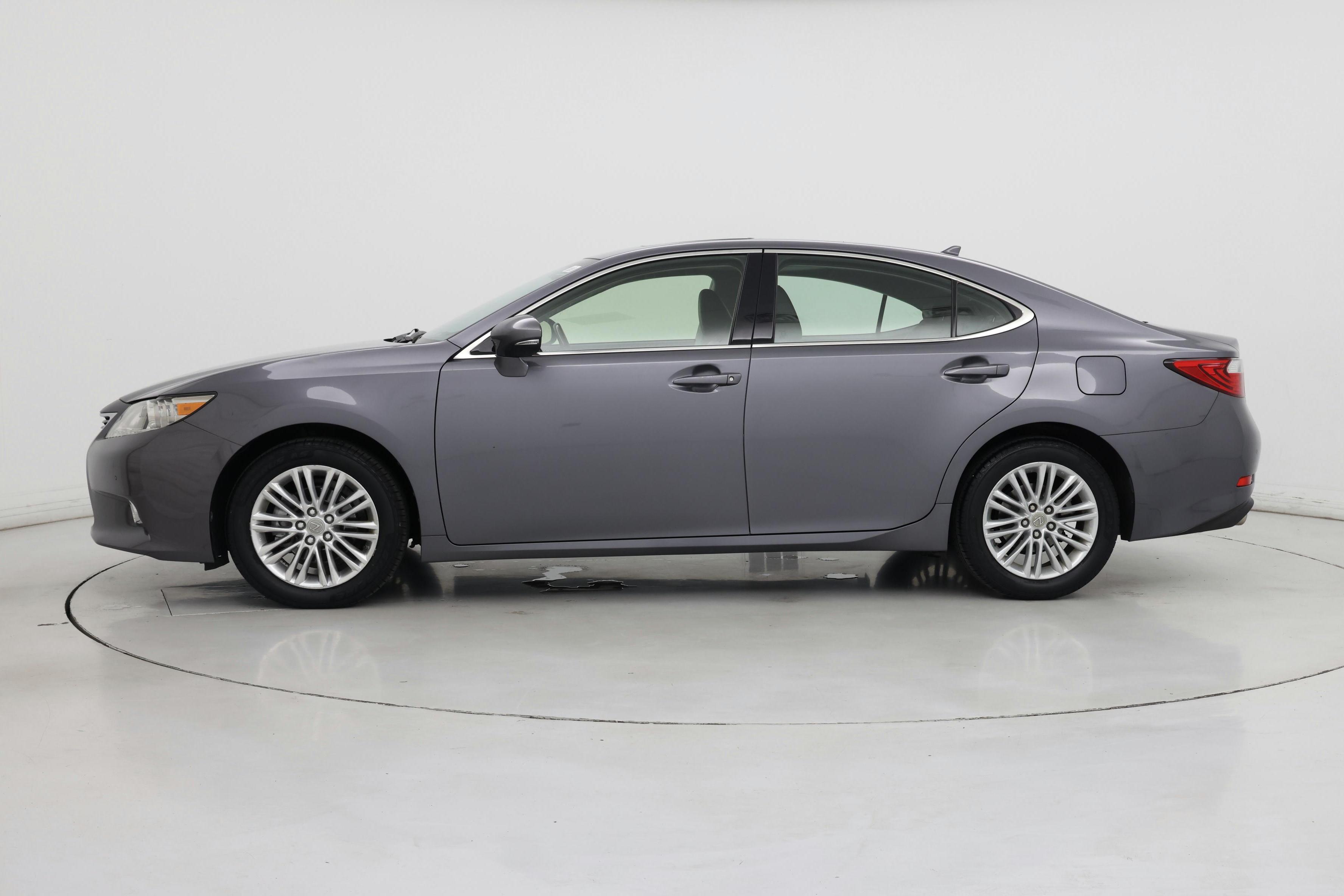 Thumbnail: 2013 Lexus ES - 3