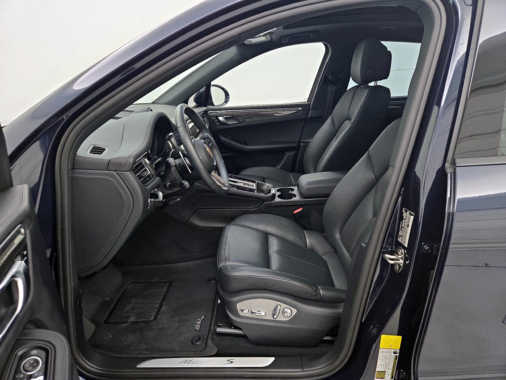 Thumbnail: 2023 Porsche Macan - 11