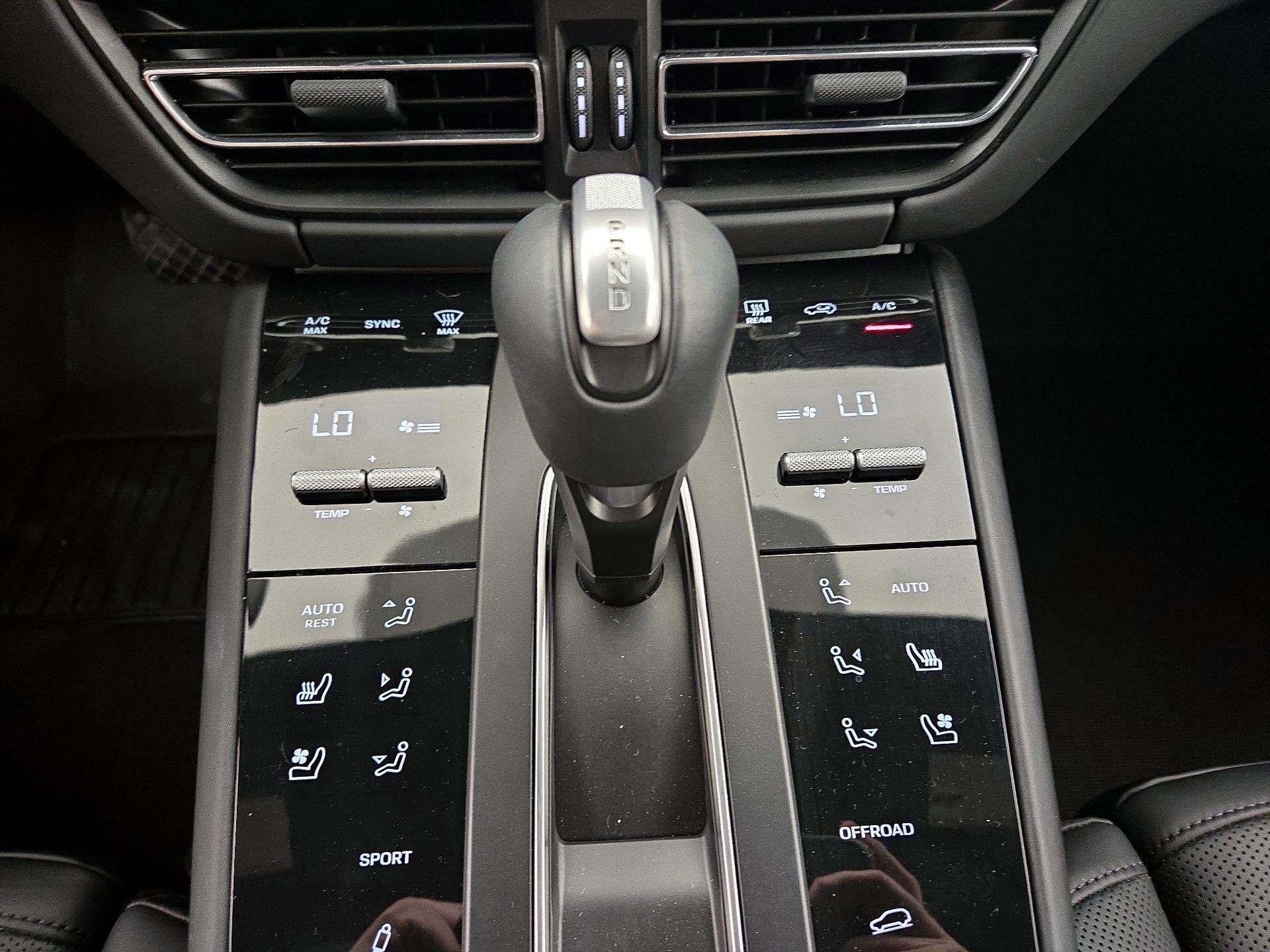 Thumbnail: 2023 Porsche Macan - 17