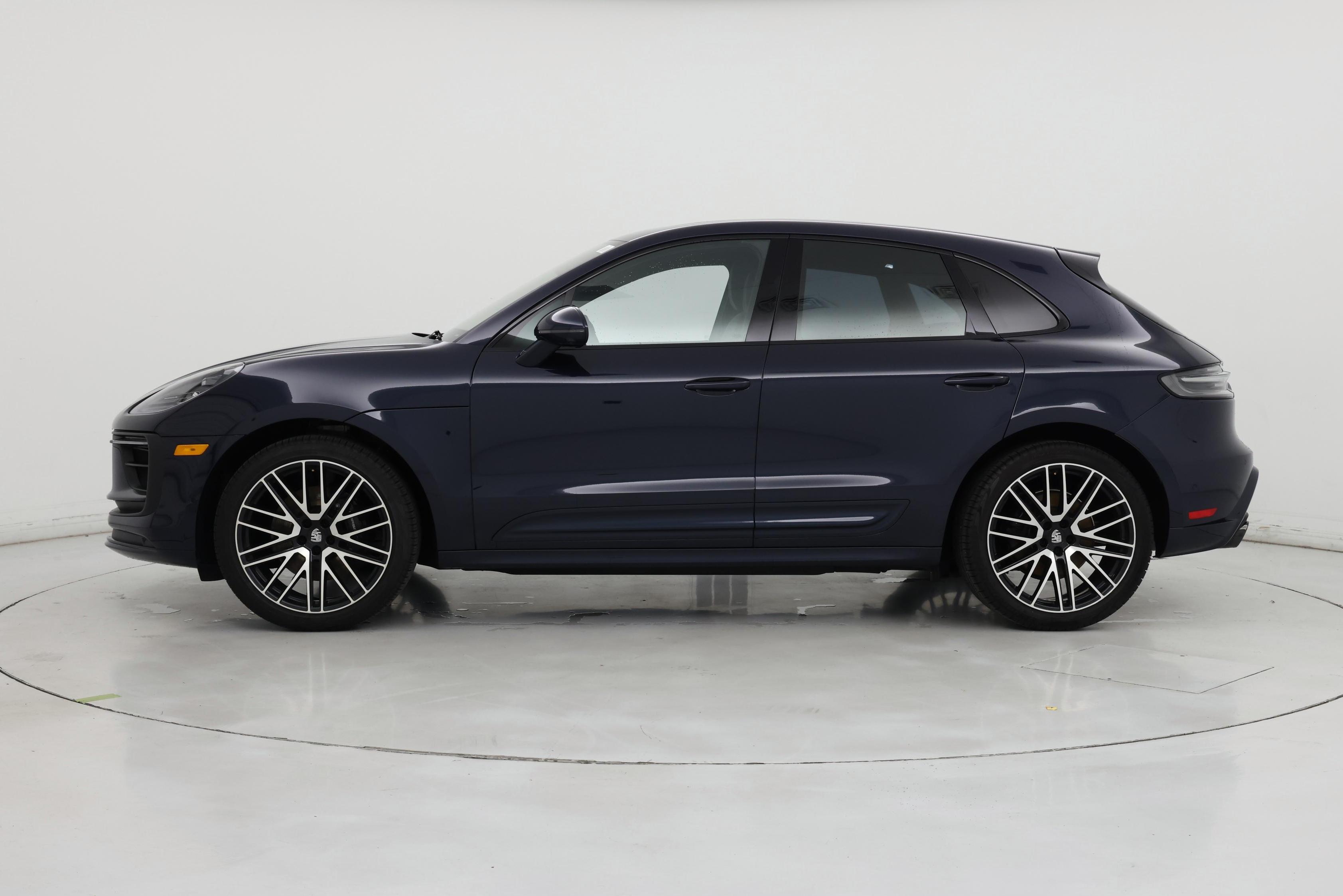 Thumbnail: 2023 Porsche Macan - 3