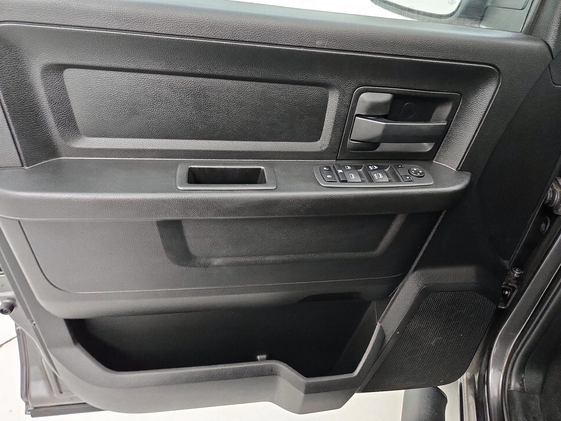 Thumbnail: 2019 RAM 1500 Classic - 12