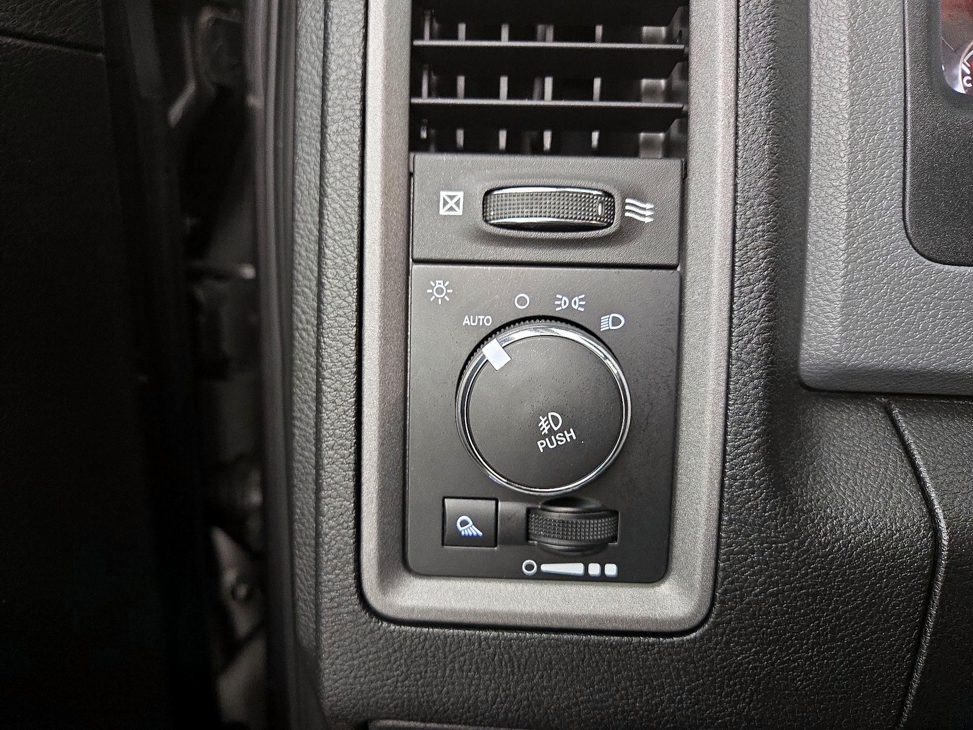 Thumbnail: 2019 RAM 1500 Classic - 13