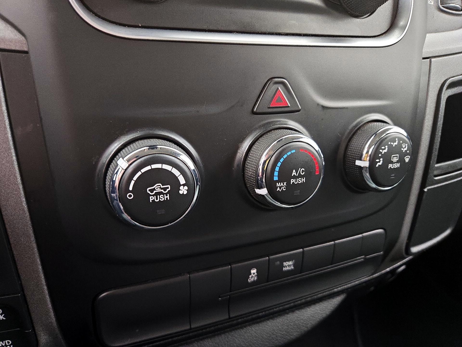 Thumbnail: 2019 RAM 1500 Classic - 16