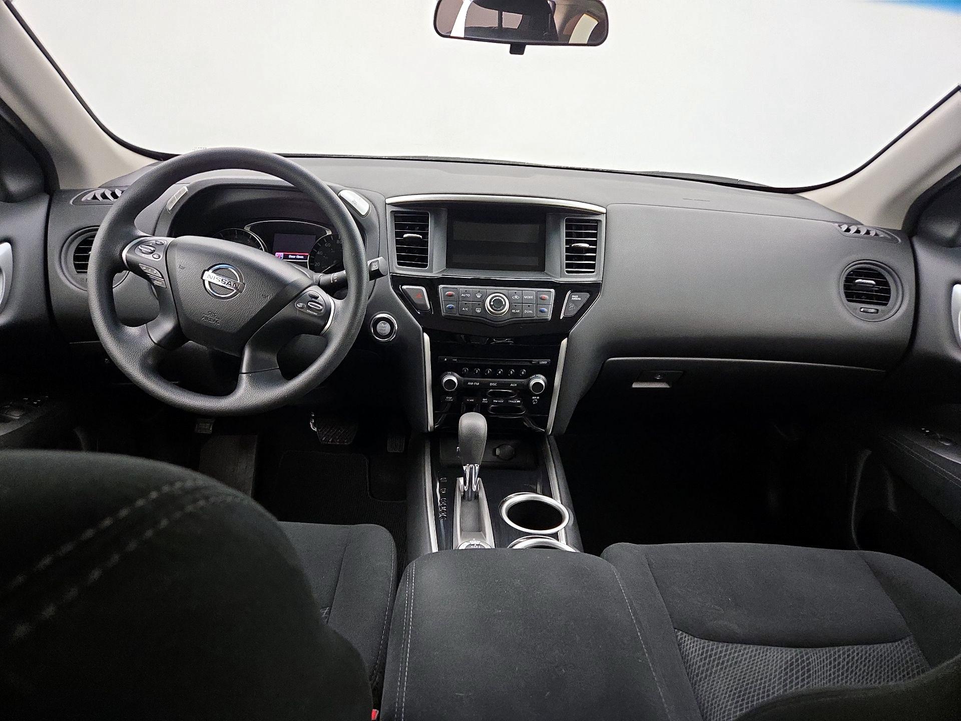 Thumbnail: 2016 Nissan Pathfinder - 9