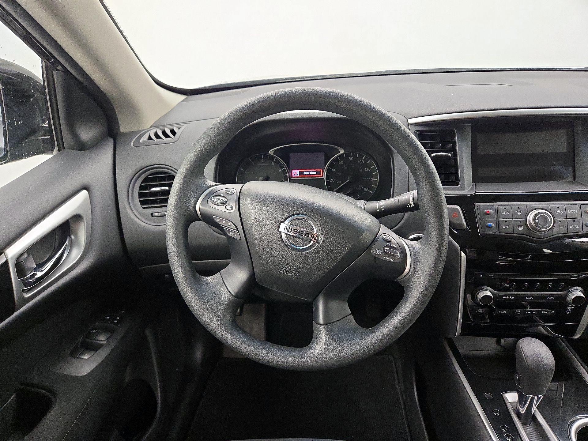 Thumbnail: 2016 Nissan Pathfinder - 10