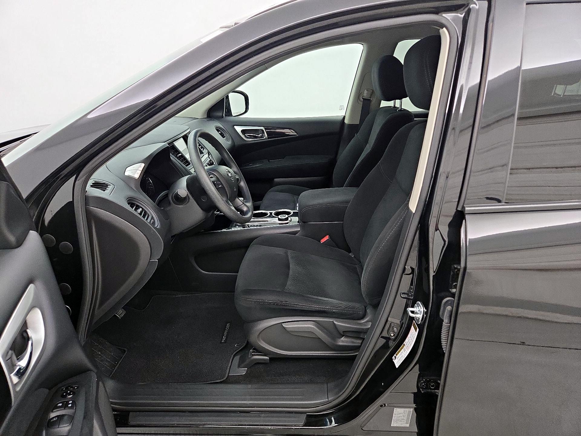 Thumbnail: 2016 Nissan Pathfinder - 11