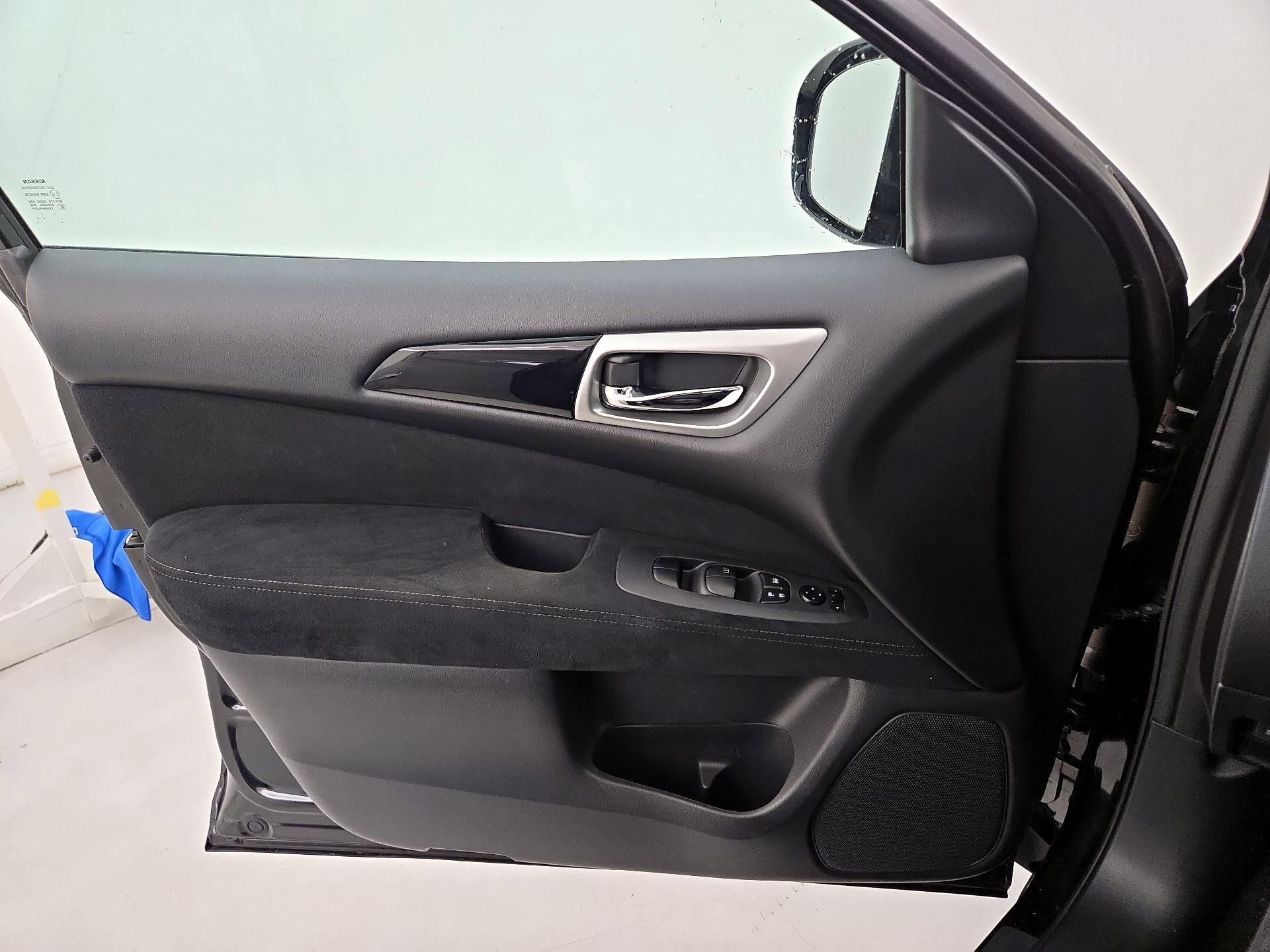 Thumbnail: 2016 Nissan Pathfinder - 12