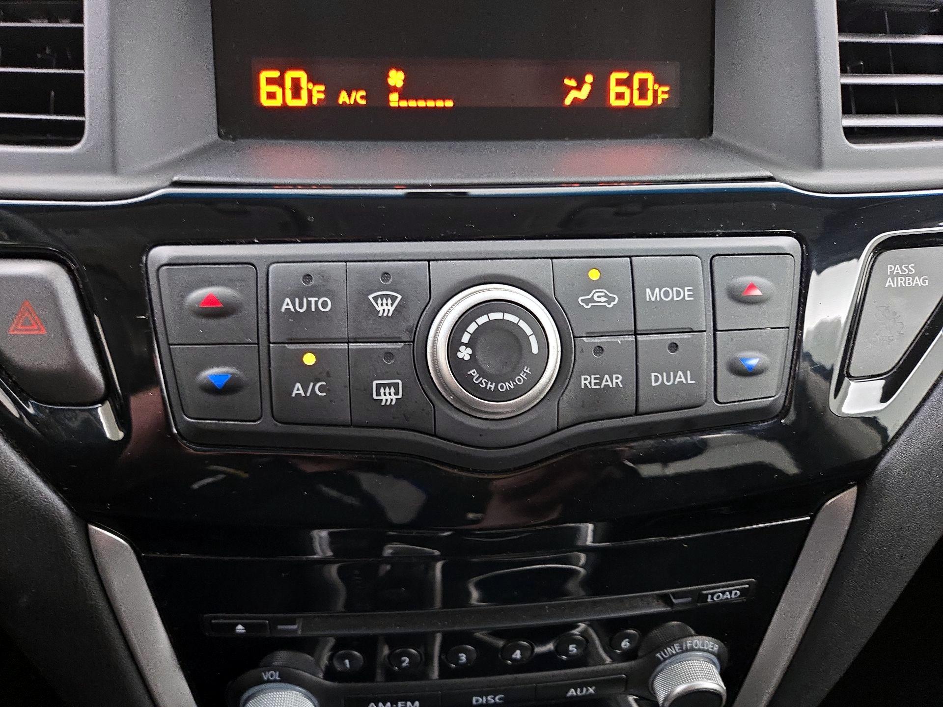 Thumbnail: 2016 Nissan Pathfinder - 15