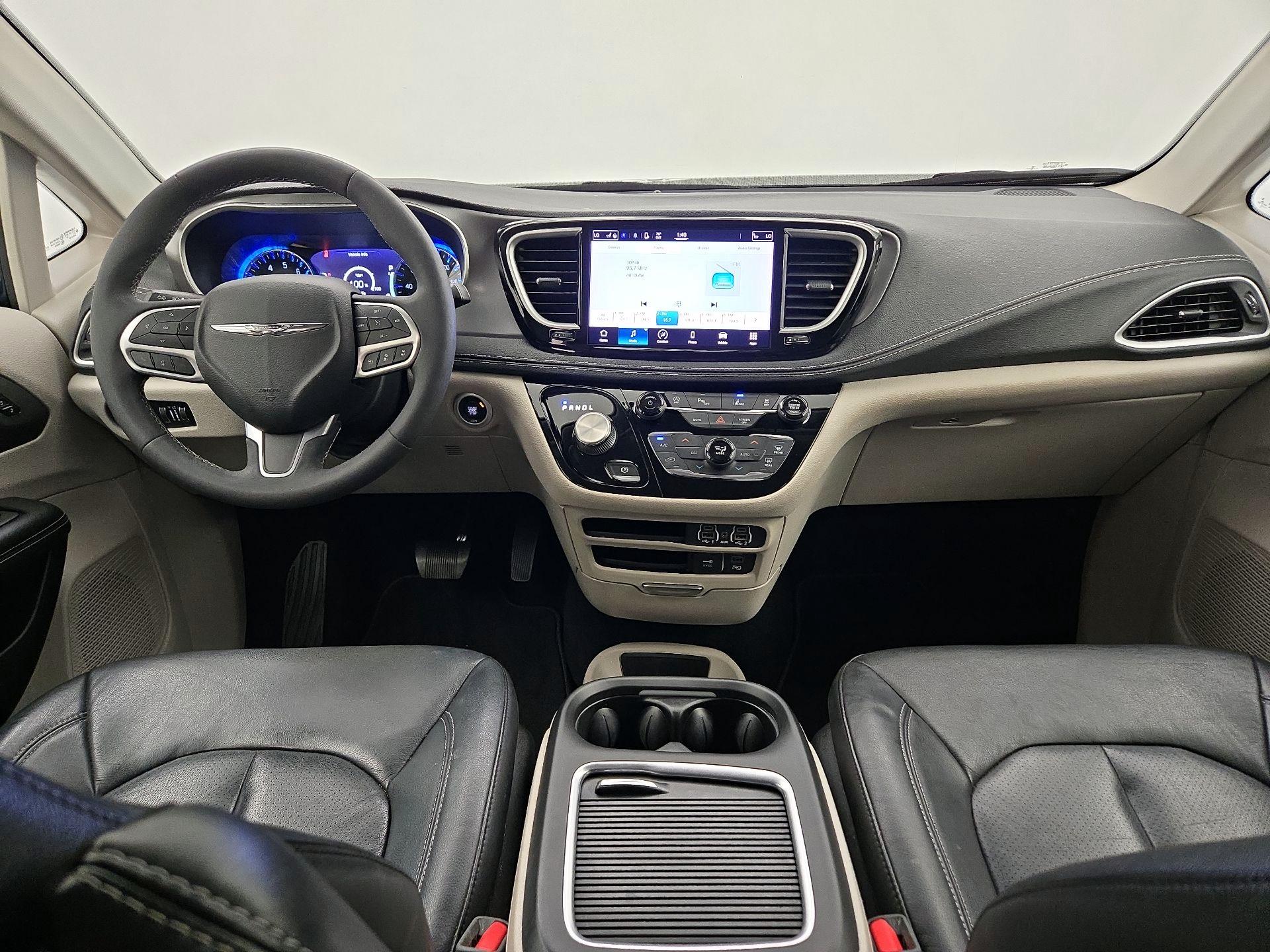 Thumbnail: 2022 Chrysler Pacifica - 9