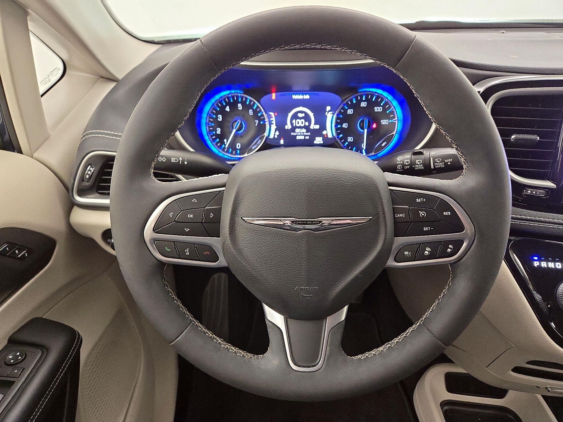 Thumbnail: 2022 Chrysler Pacifica - 10