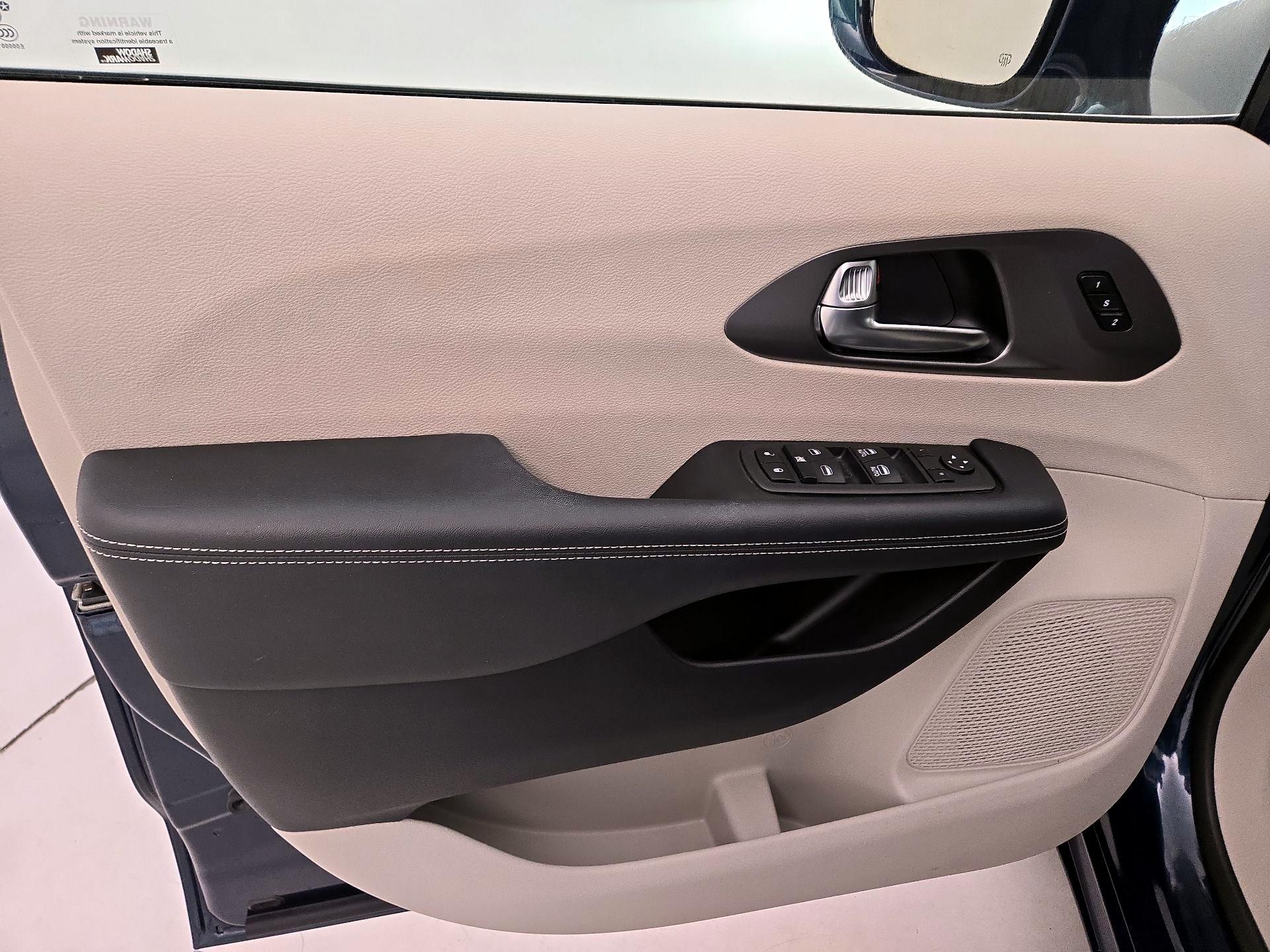 Thumbnail: 2022 Chrysler Pacifica - 12