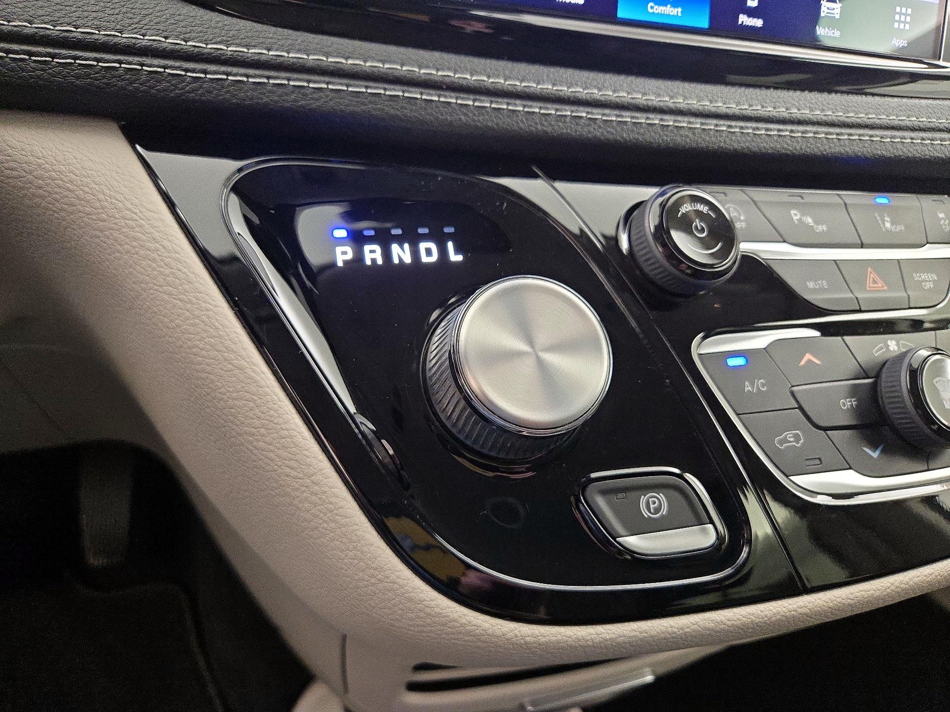 Thumbnail: 2022 Chrysler Pacifica - 17