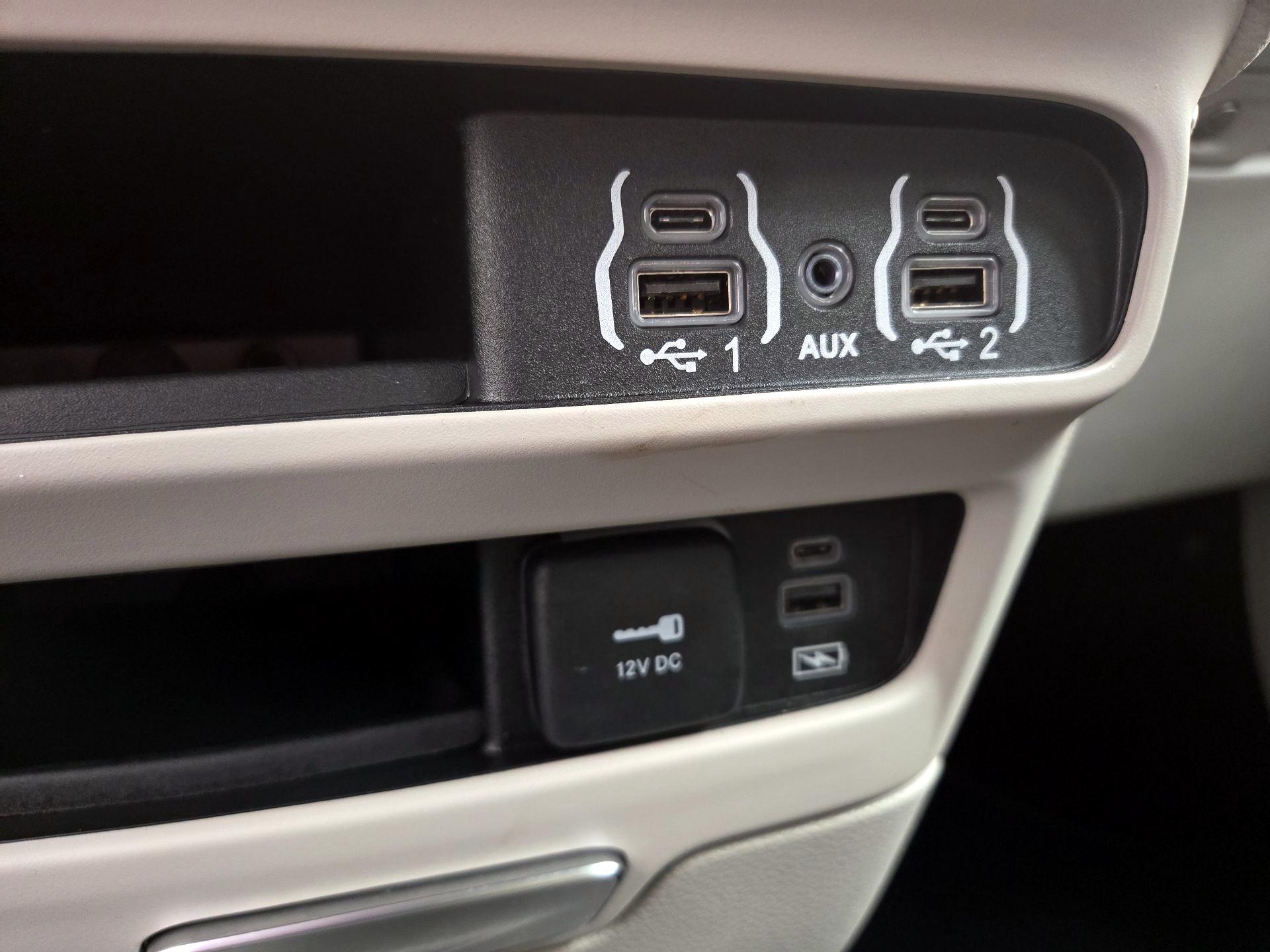 Thumbnail: 2022 Chrysler Pacifica - 18