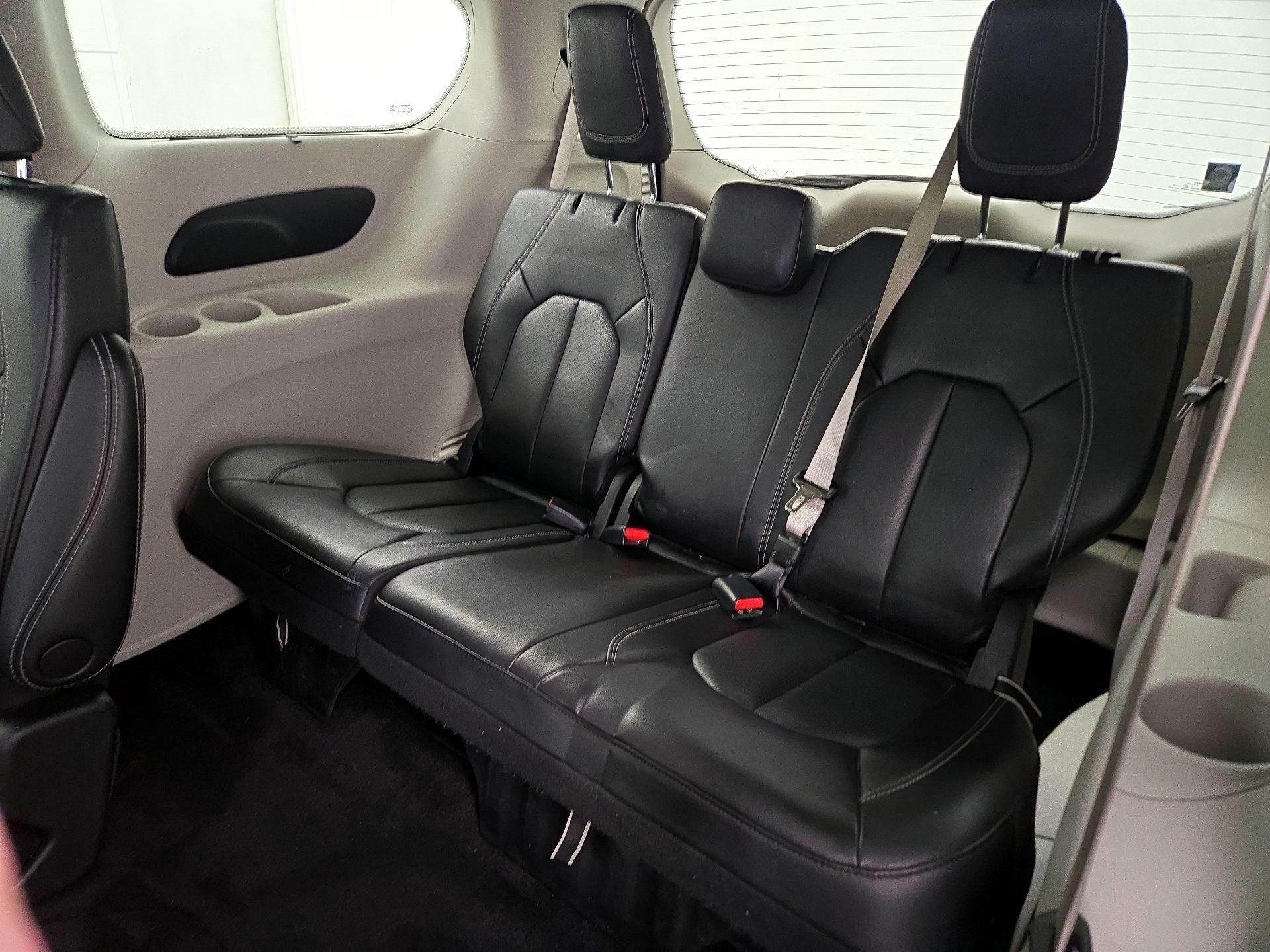 Thumbnail: 2022 Chrysler Pacifica - 20