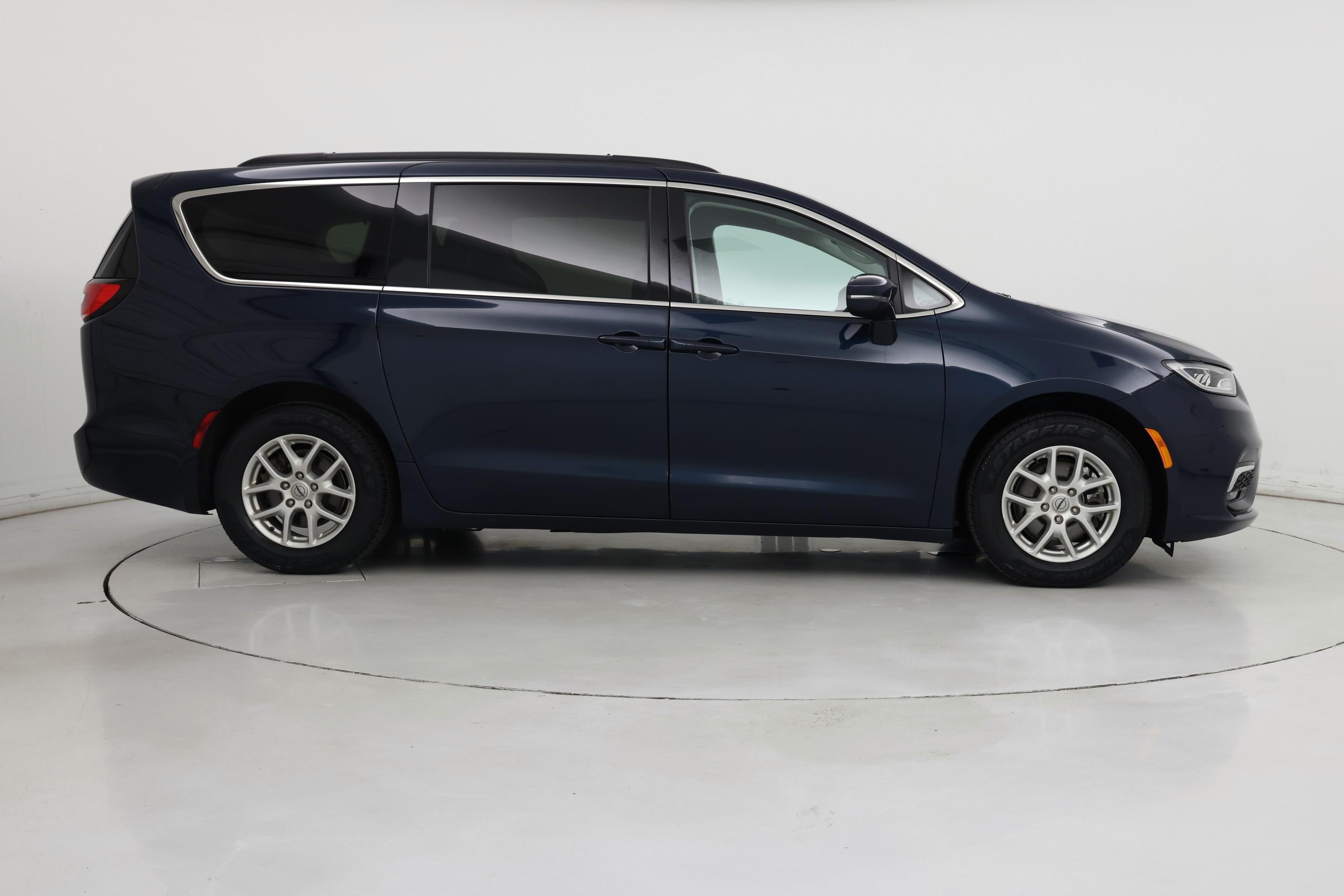 Thumbnail: 2022 Chrysler Pacifica - 7