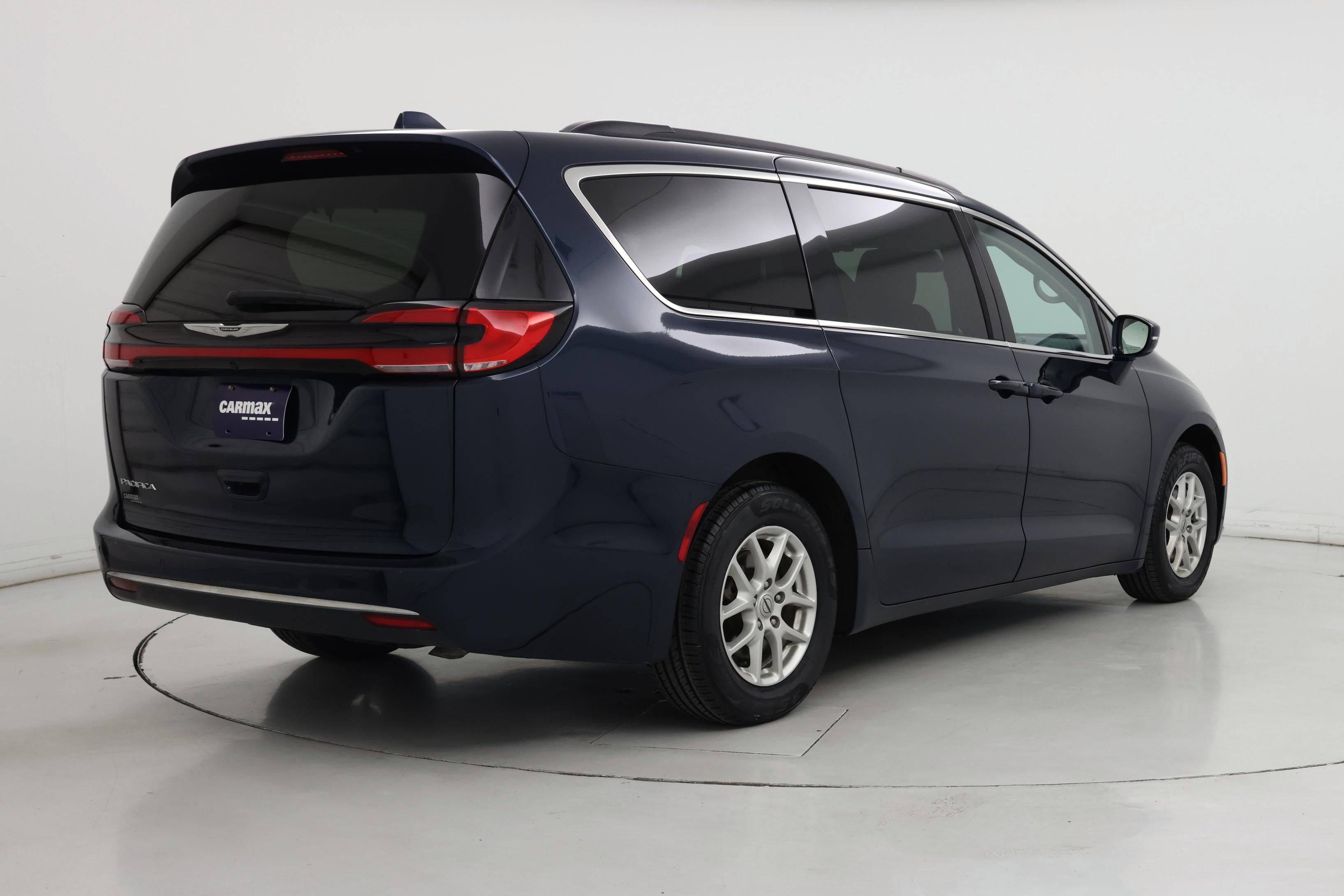 Thumbnail: 2022 Chrysler Pacifica - 8