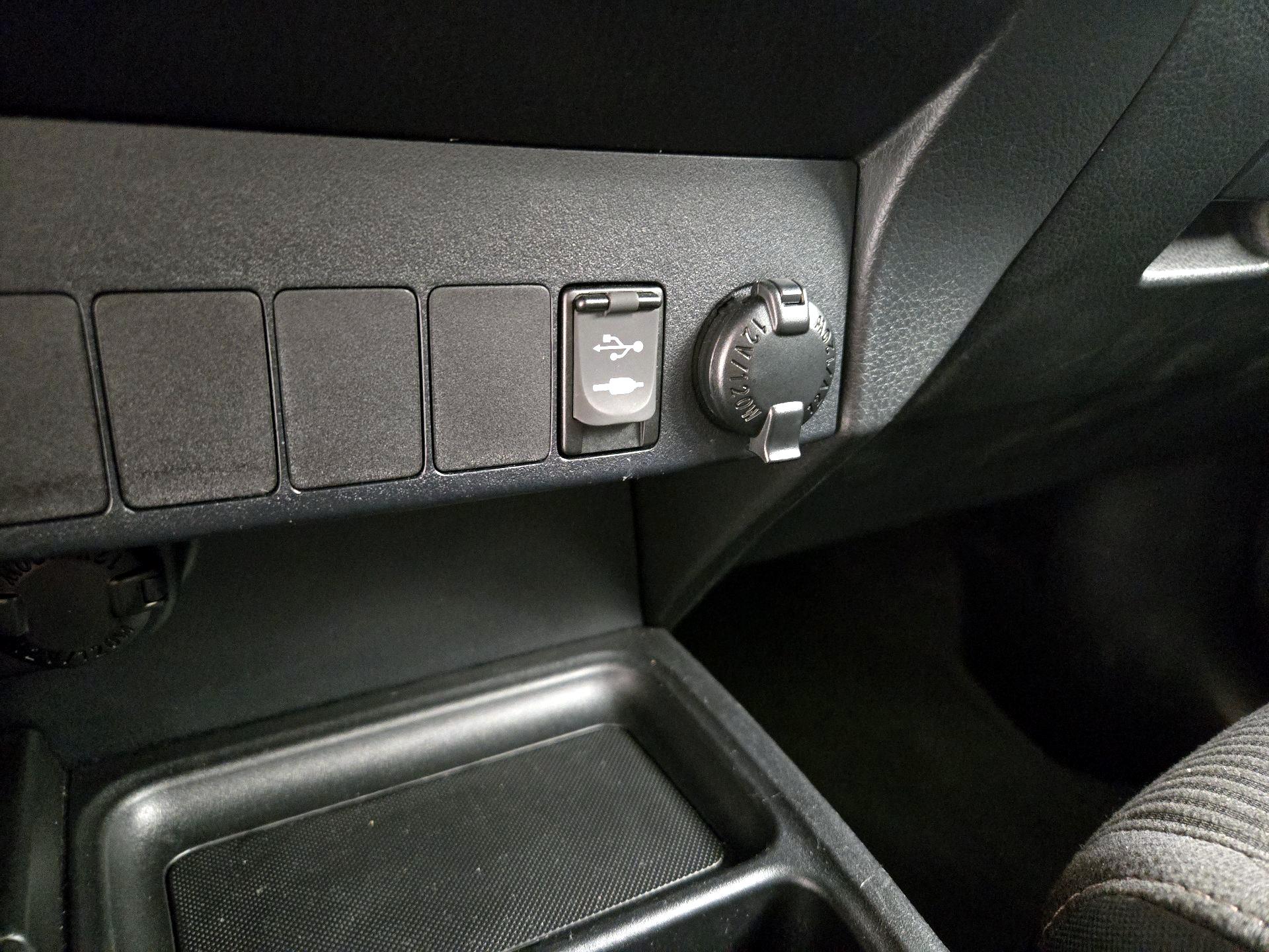 Thumbnail: 2013 Toyota RAV4 - 18