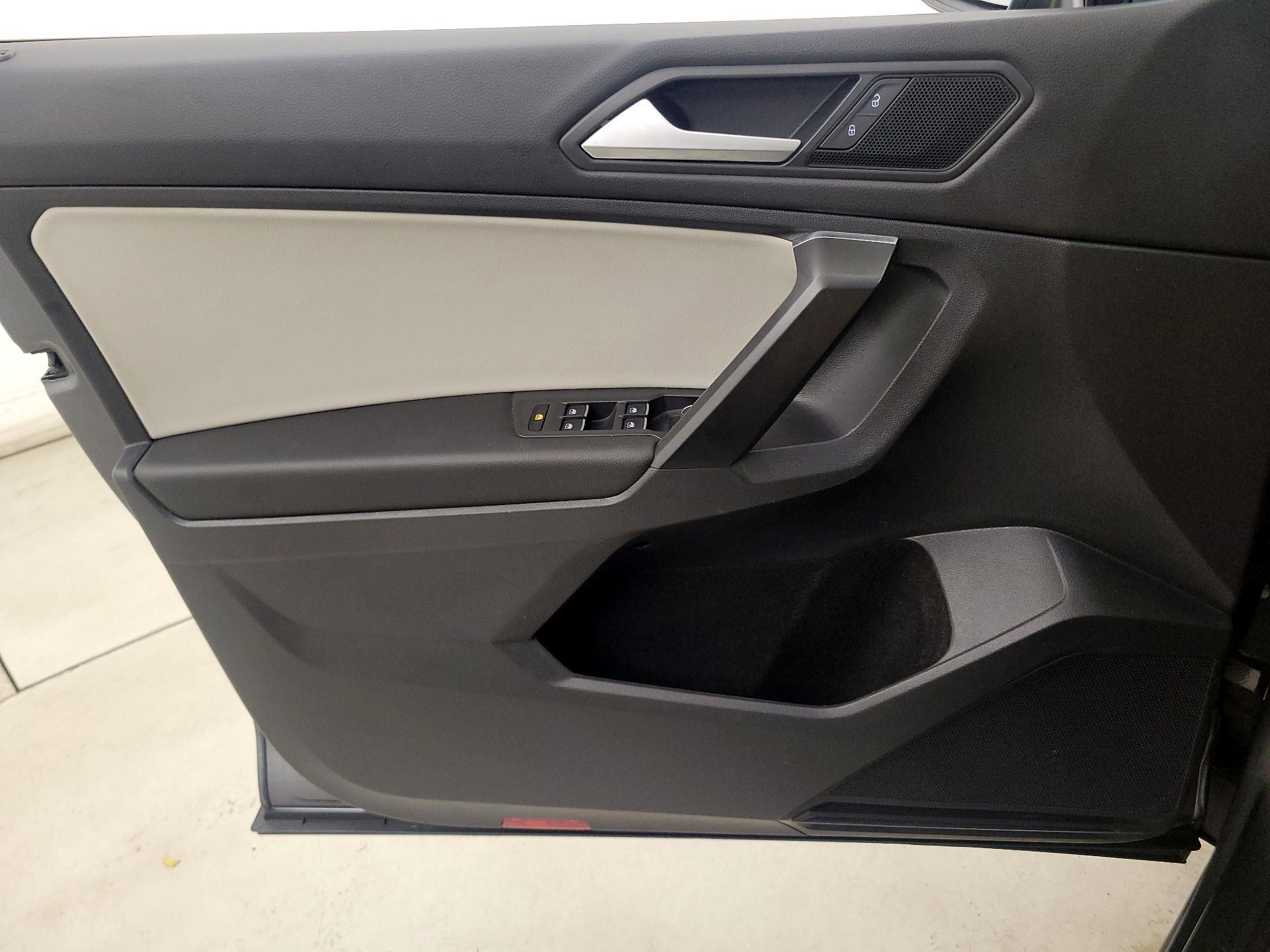 Thumbnail: 2021 Volkswagen Tiguan - 12