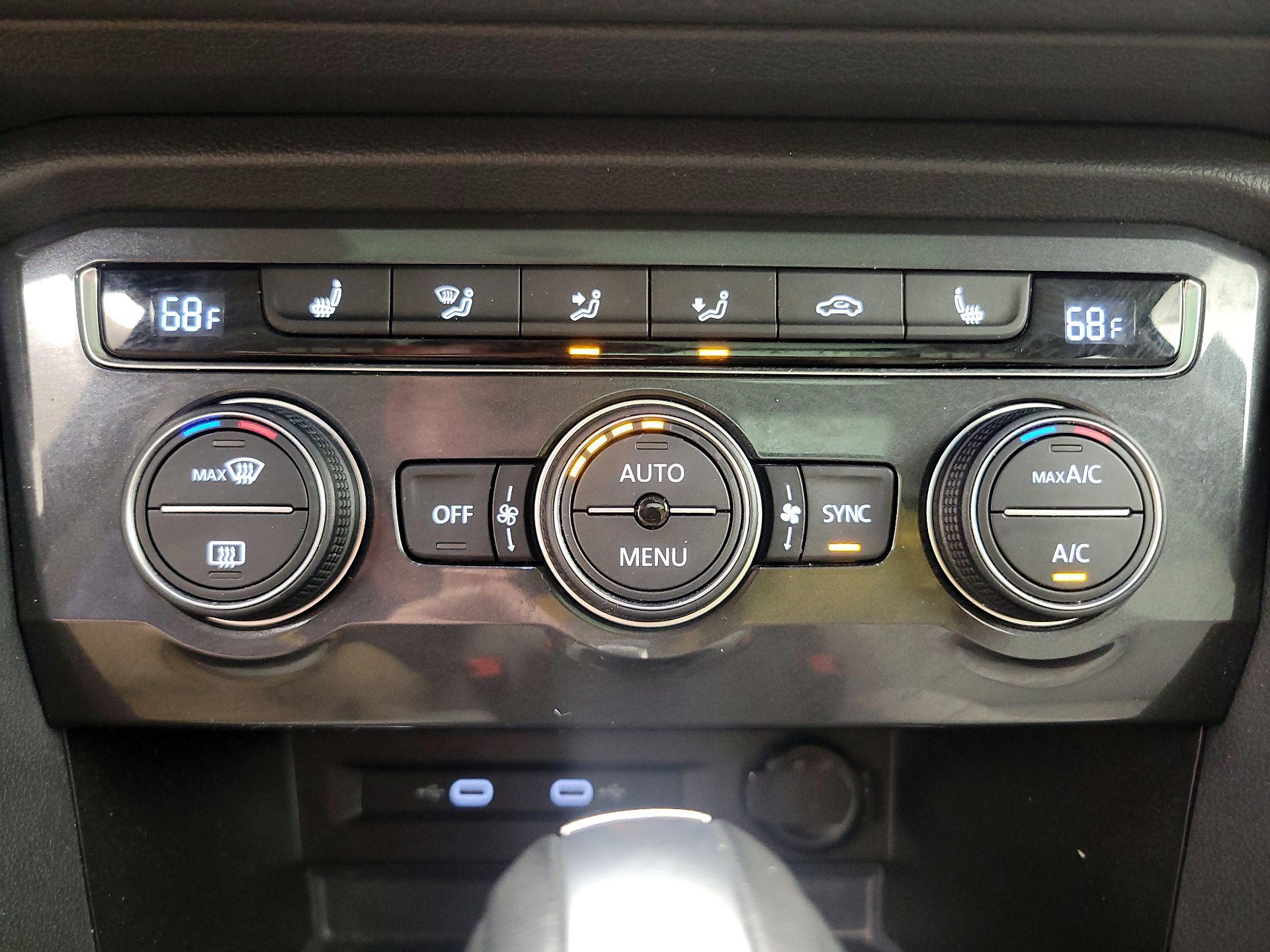 Thumbnail: 2021 Volkswagen Tiguan - 16