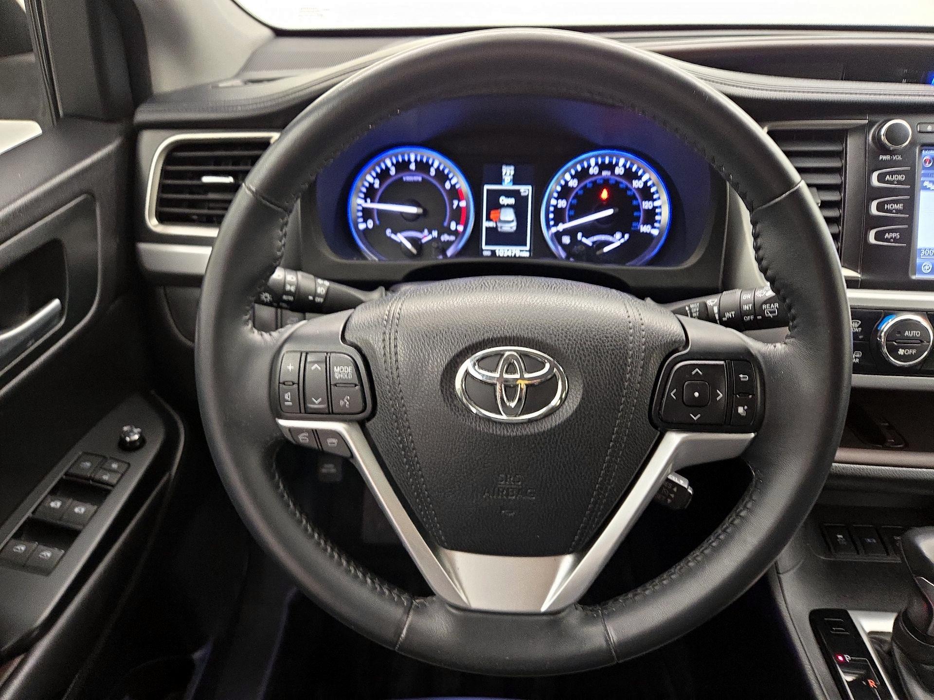 Thumbnail: 2016 Toyota Highlander - 10