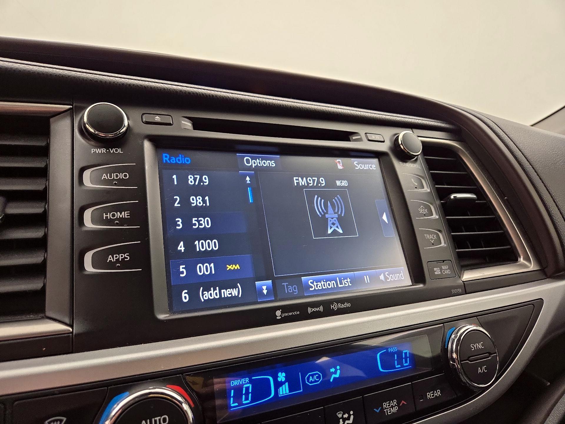 Thumbnail: 2016 Toyota Highlander - 16