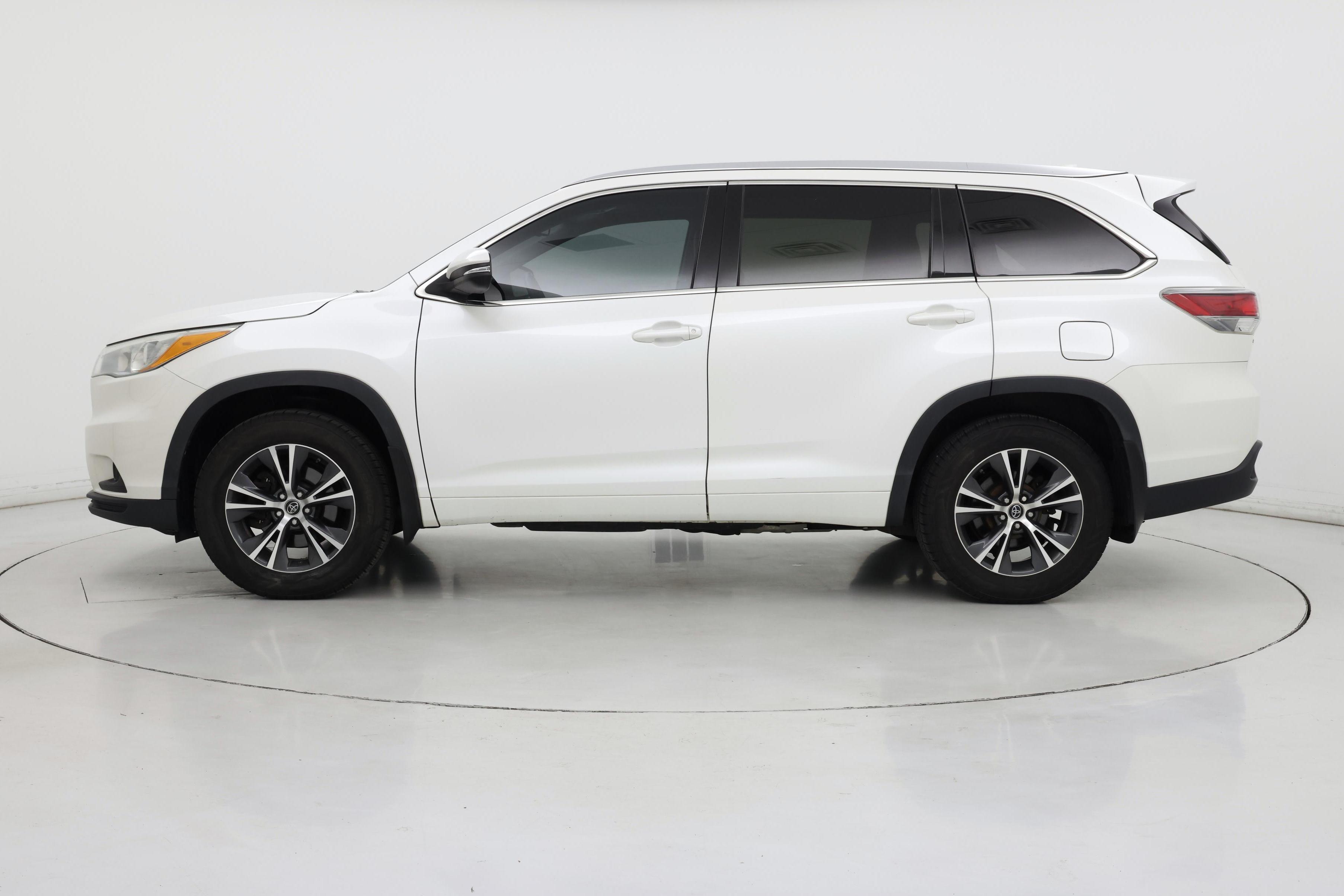 Thumbnail: 2016 Toyota Highlander - 3