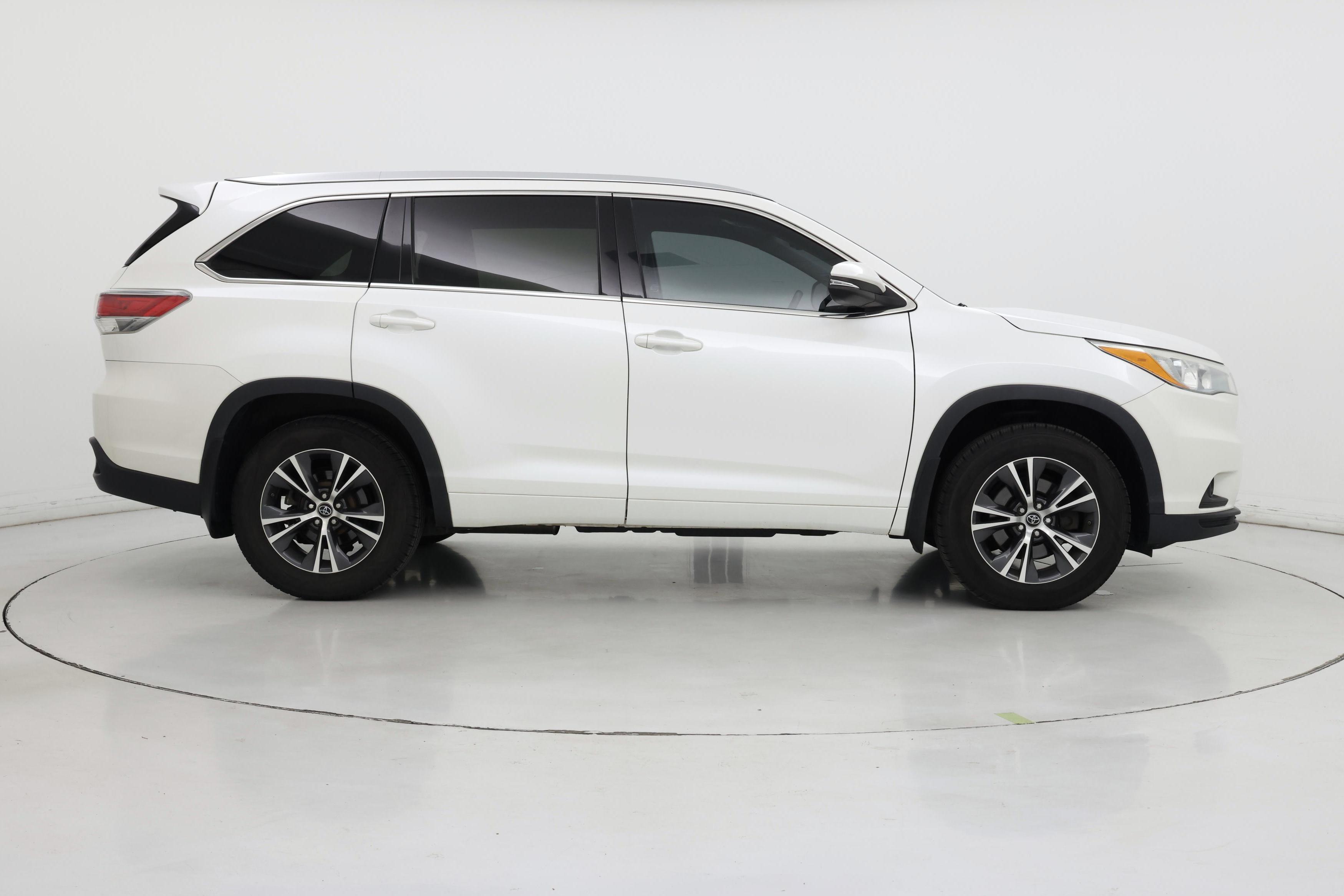 Thumbnail: 2016 Toyota Highlander - 7