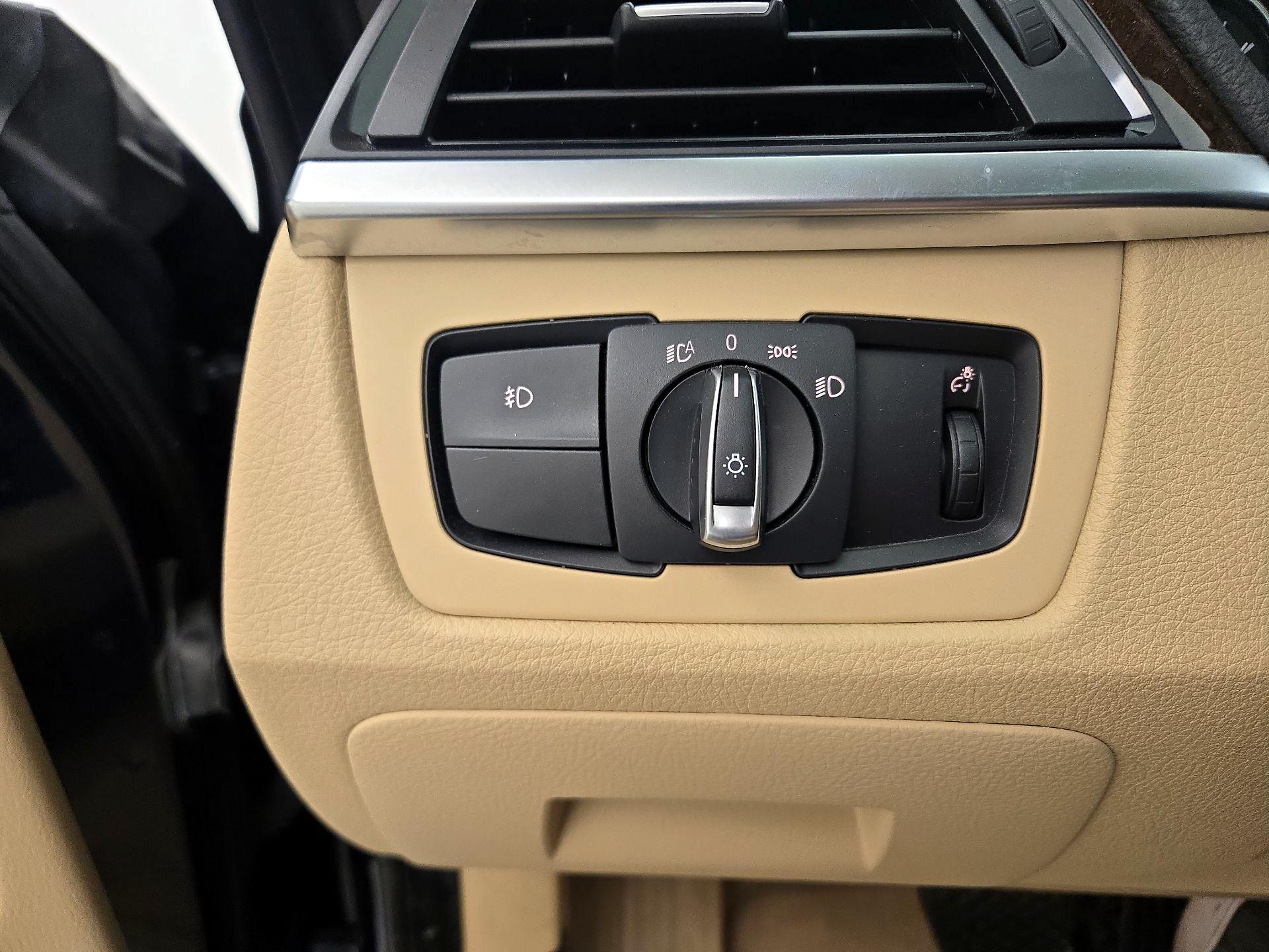Thumbnail: 2015 BMW 3 Series - 13