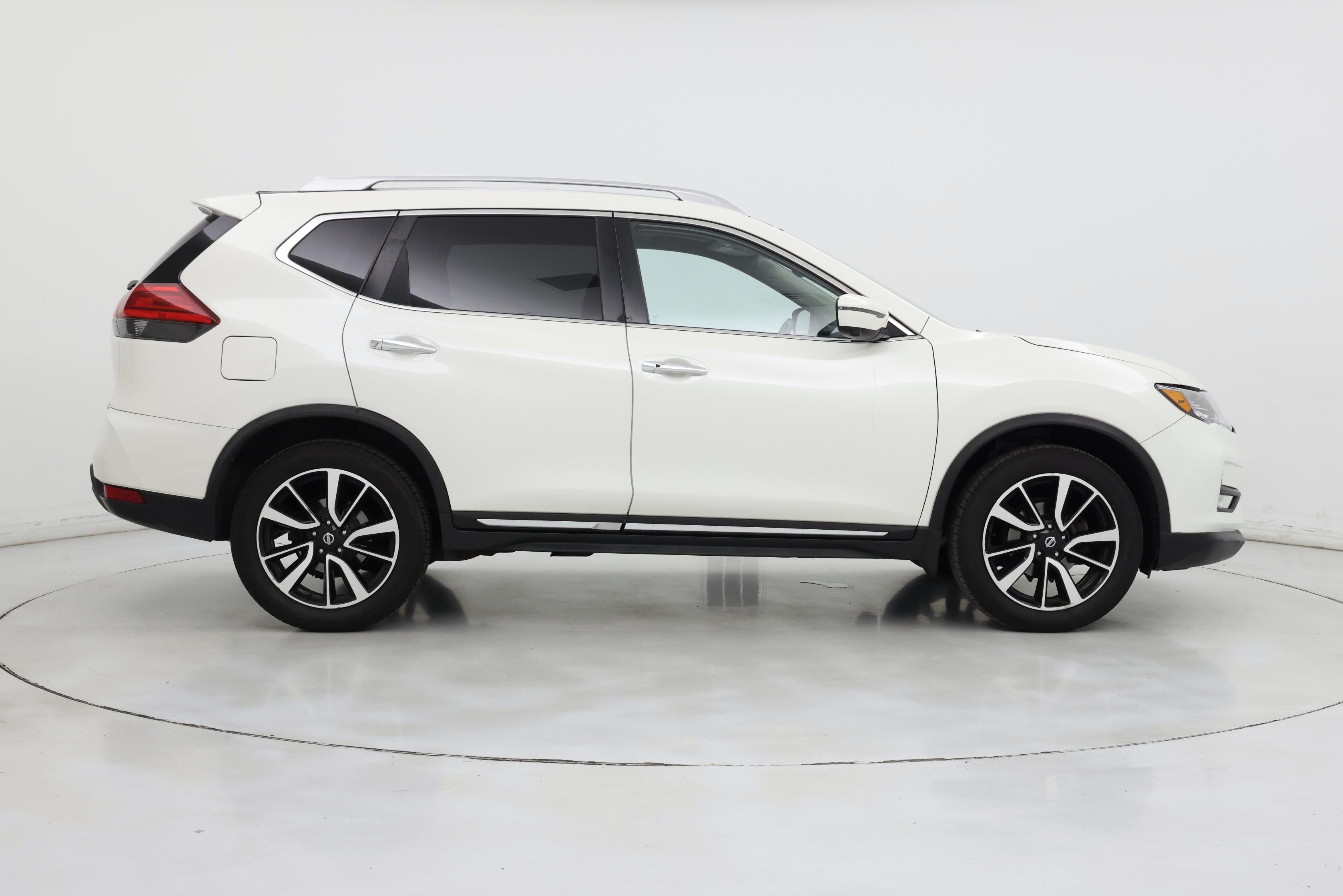 Thumbnail: 2017 Nissan Rogue - 7