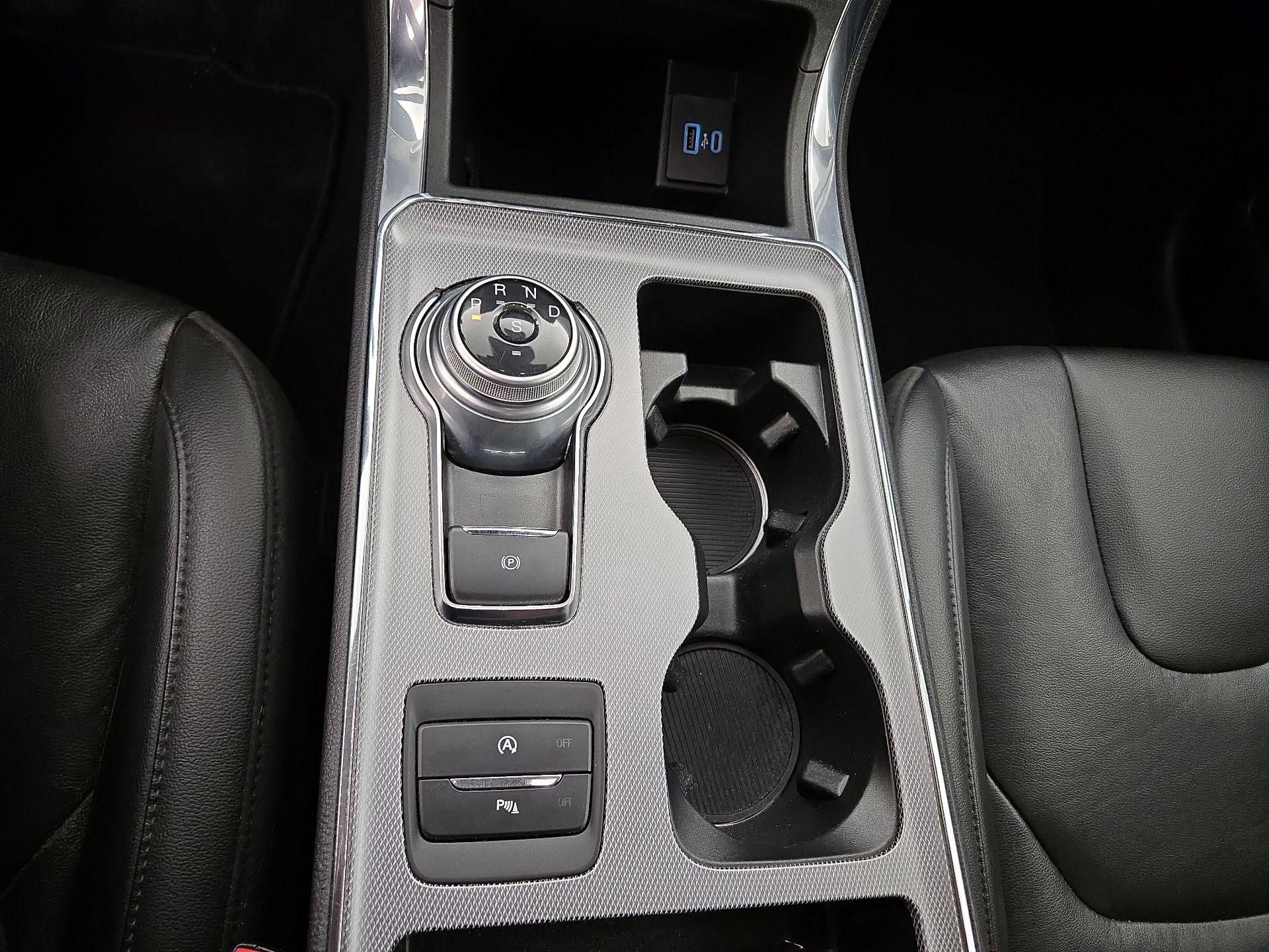 Thumbnail: 2021 Ford Edge - 18