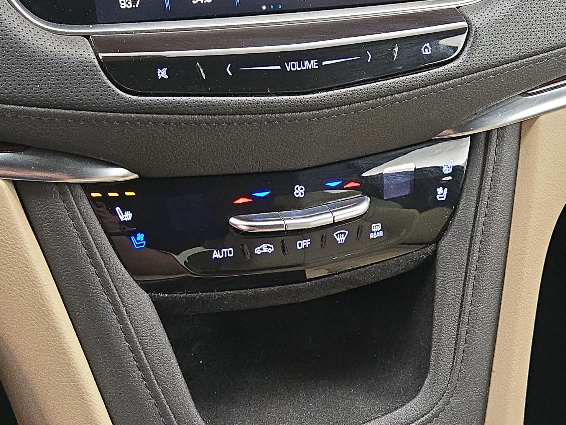 Thumbnail: 2019 Cadillac XT5 - 17
