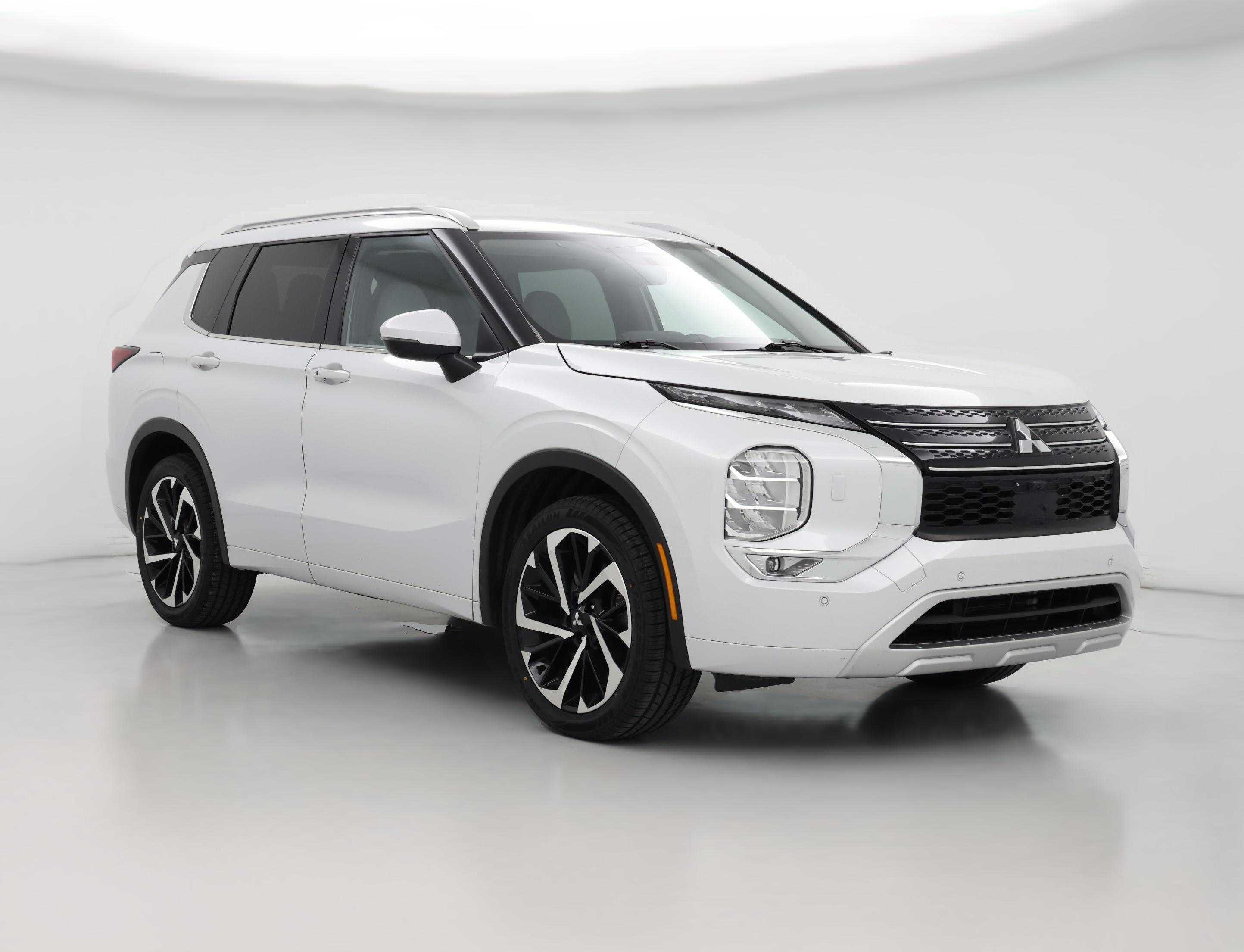 Thumbnail: 2022 Mitsubishi Outlander - 1